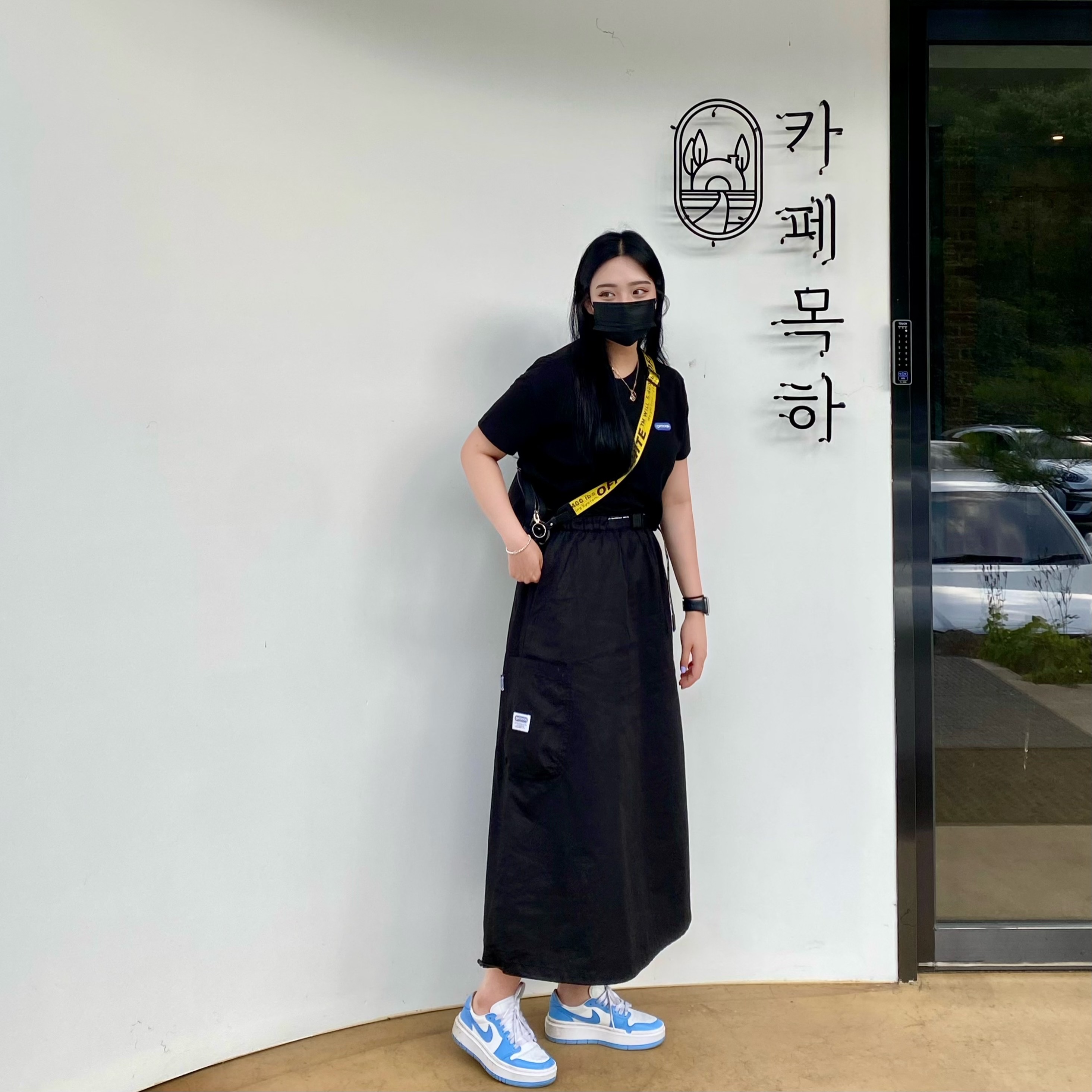 (W) Jordan 1 Elevate Low SE University Blue, Off-White OW Logo Nylon Crossbody Bag Black 착용 스타일