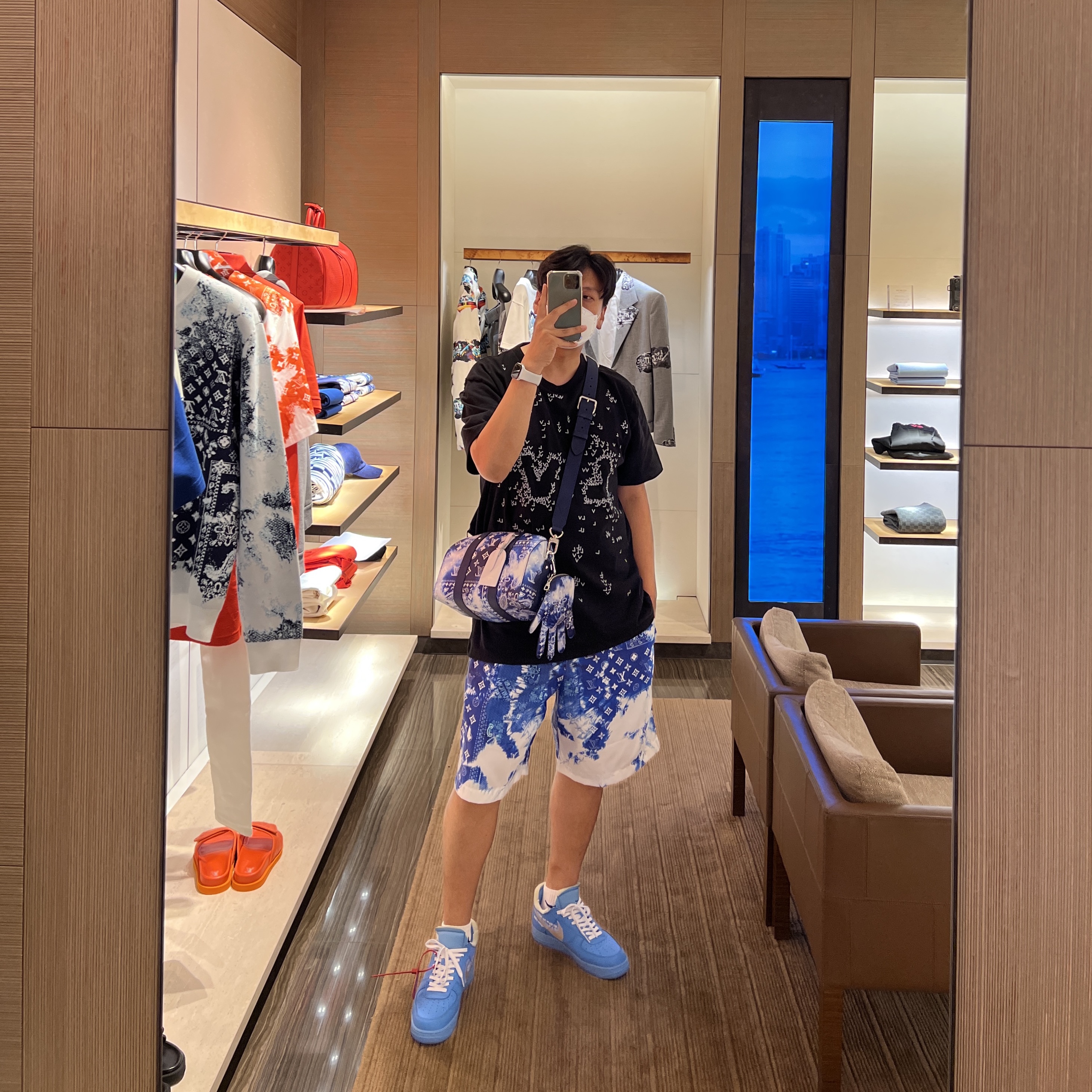 Nike x Off-White Air Force 1 Low MCA University Blue, Louis Vuitton Hi 5 Blue 착용 스타일