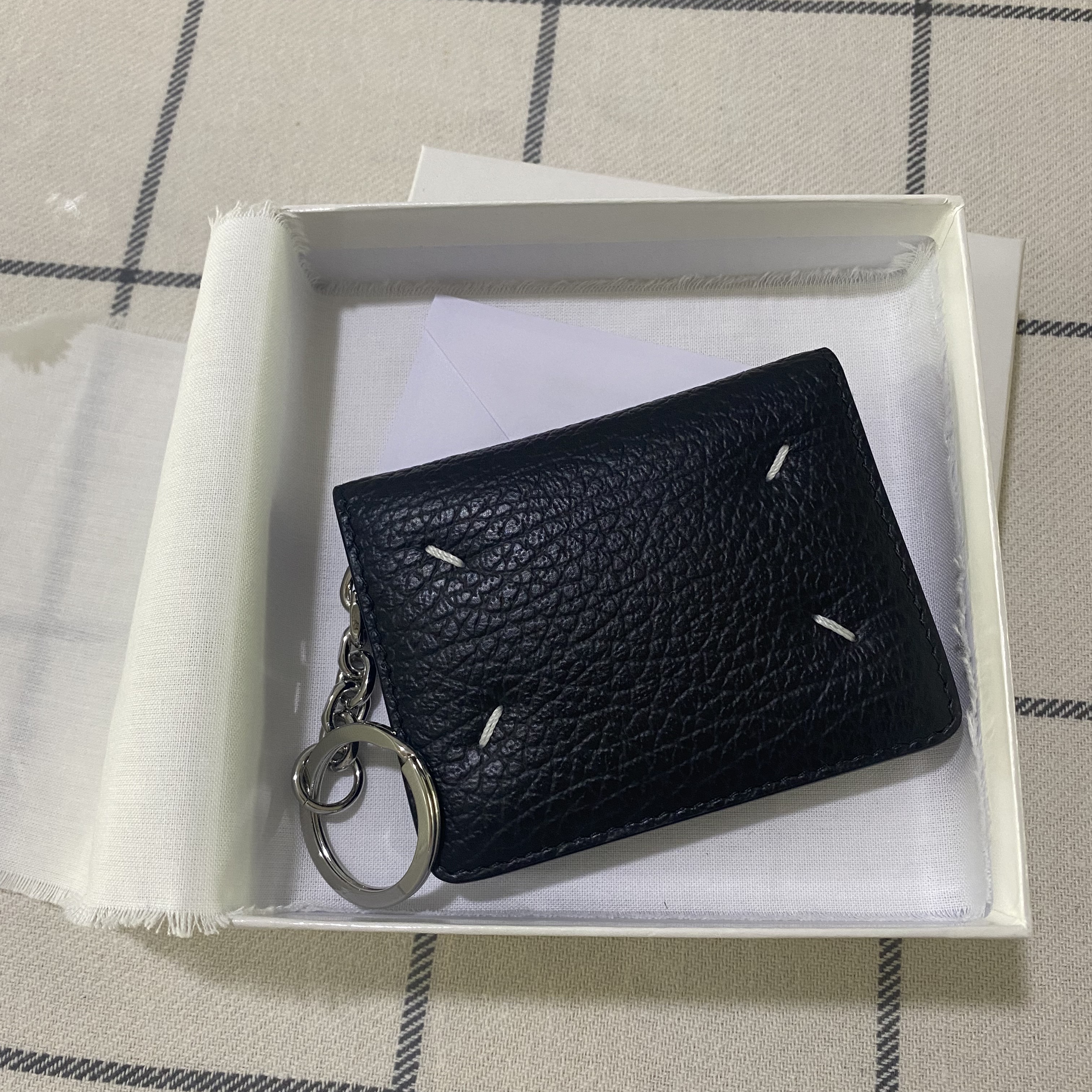 Maison Margiela Keyring Wallet Black 착용 스타일 - 1