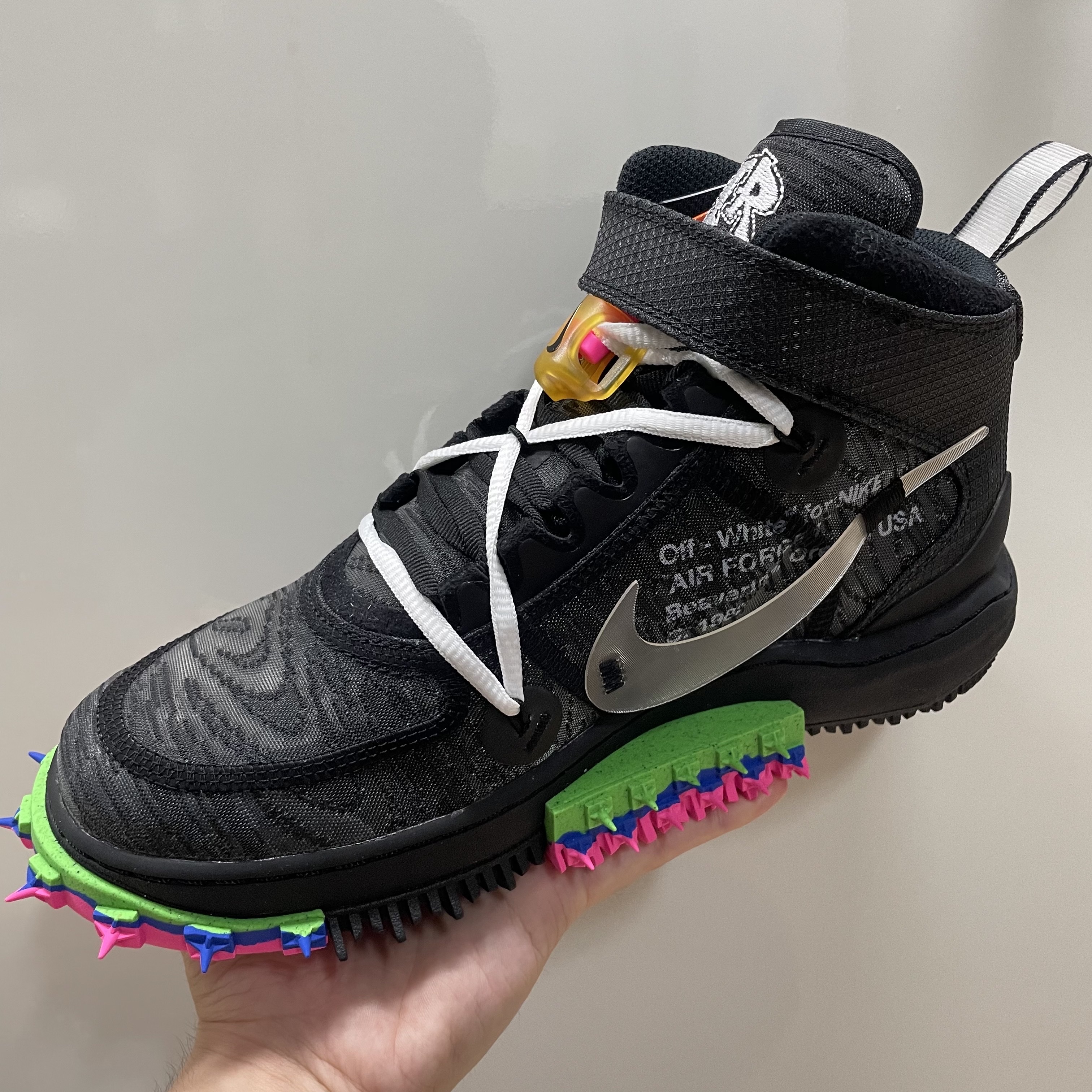 Nike x Off-White Air Force 1 Mid SP Black 착용 스타일 - 5