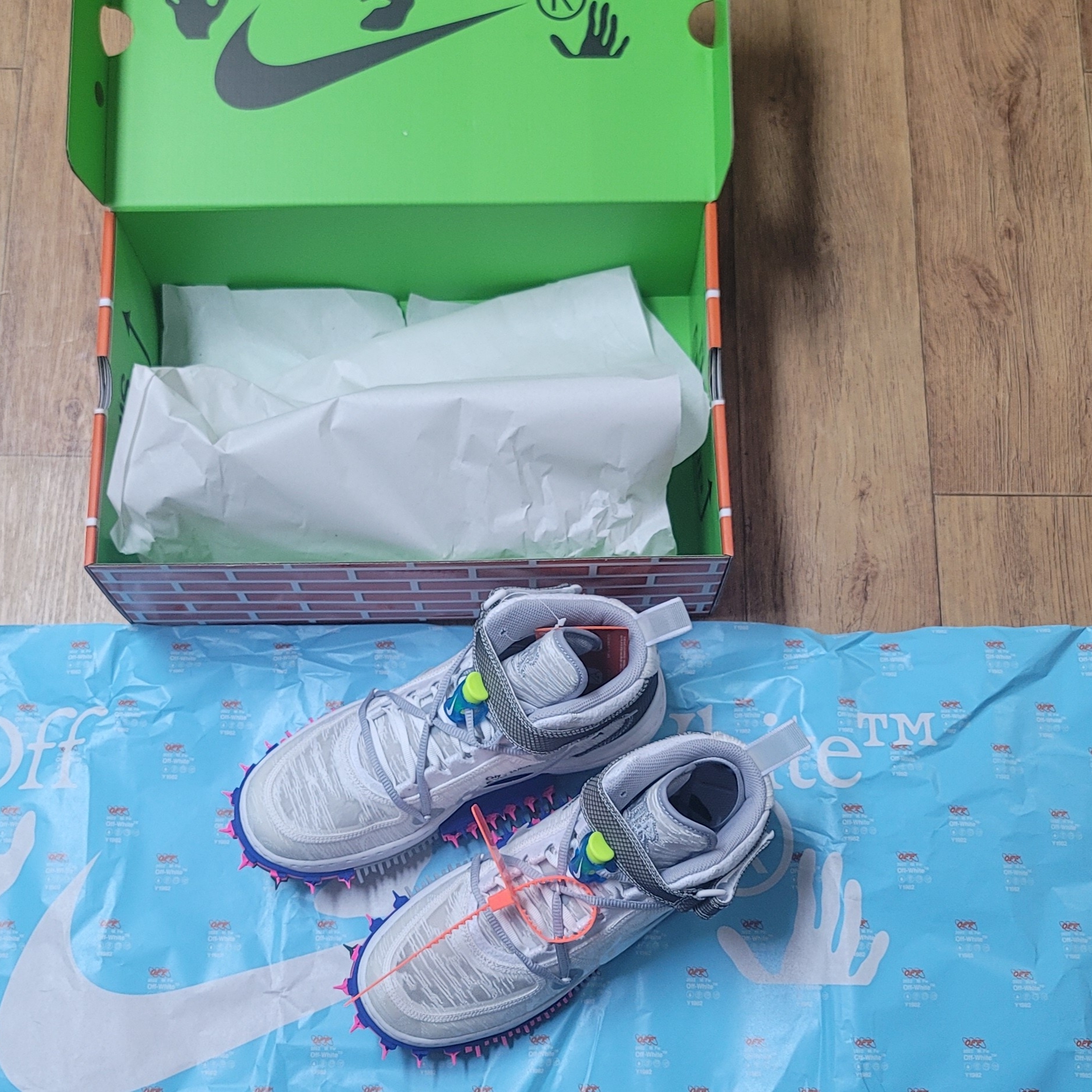Nike x Off-White Air Force 1 Mid SP White 착용 스타일 - 2