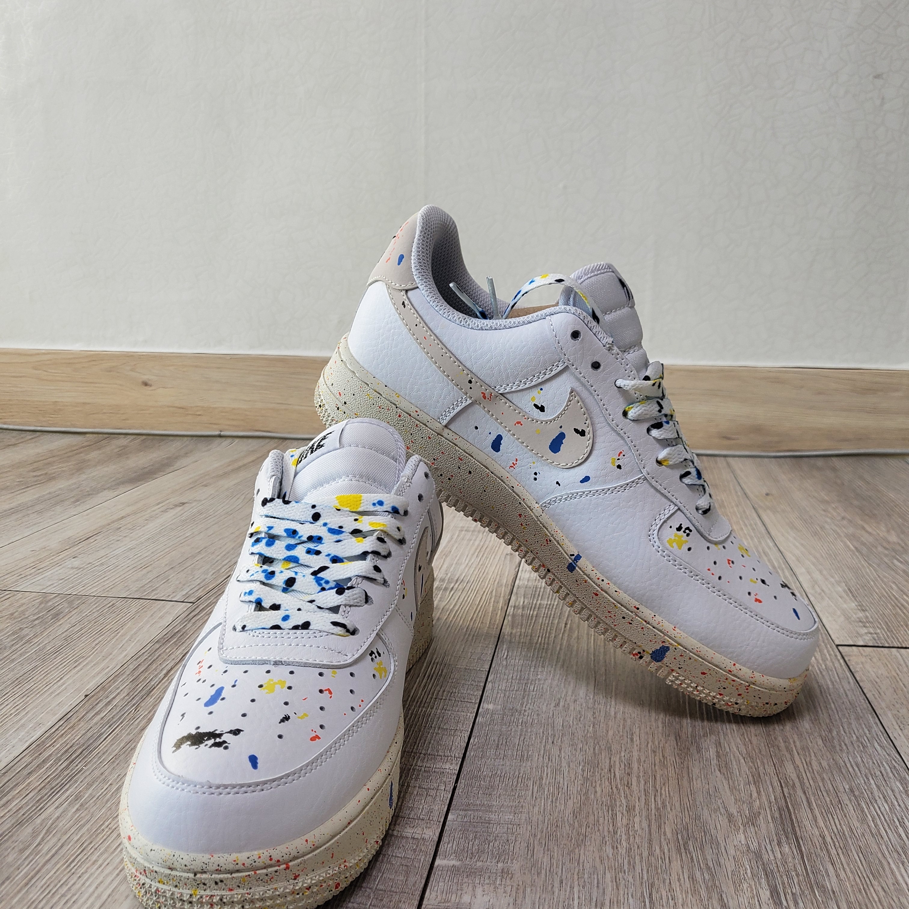 Nike Air Force 1 '07 LV8 Paint Splatter White 착용 스타일 - 1
