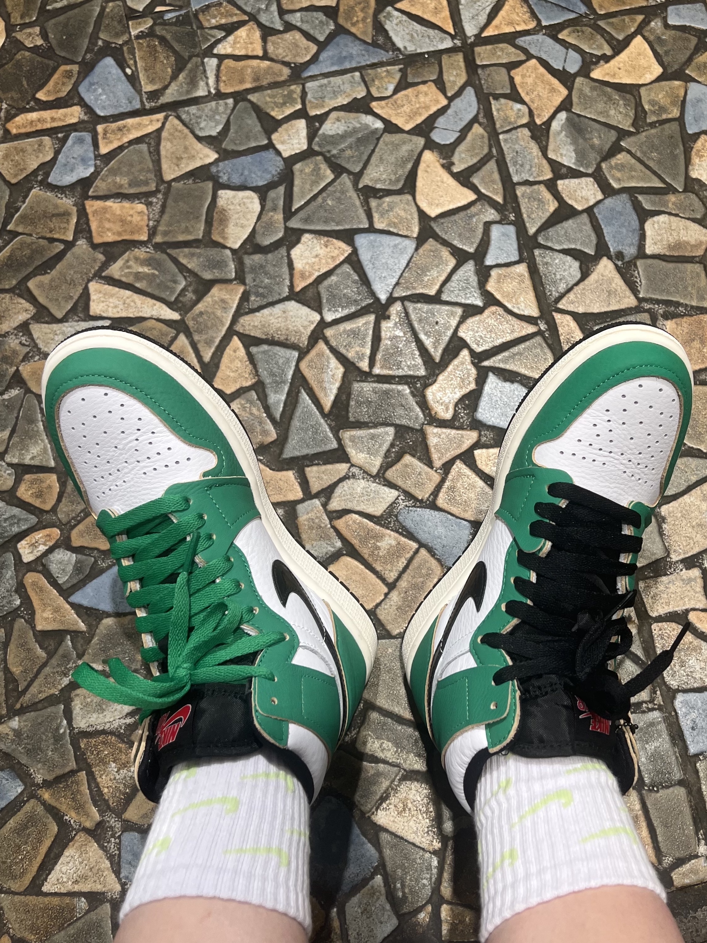 (W) Jordan 1 Retro High OG Lucky Green 착용 스타일 - 5