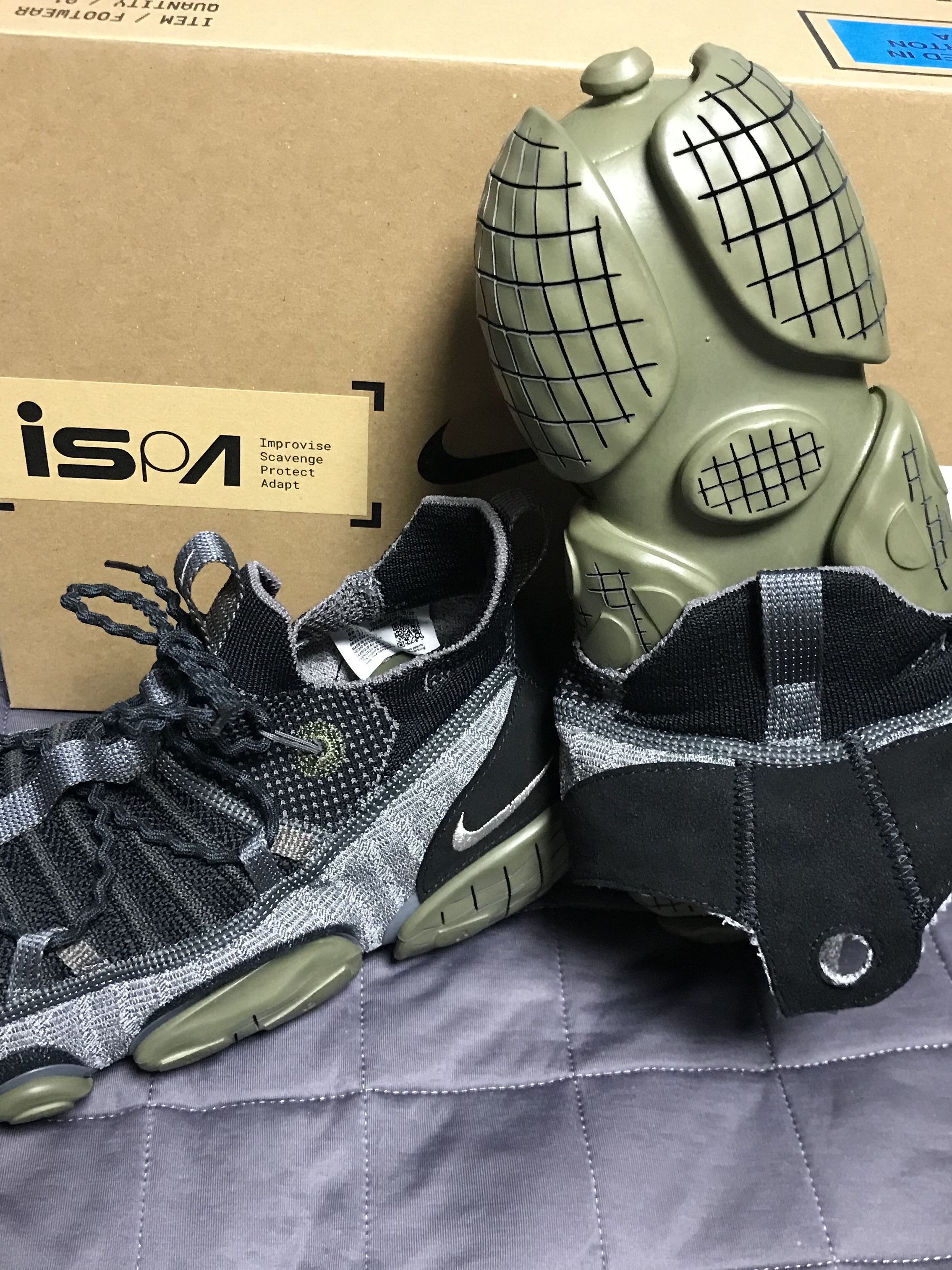 Nike ISPA Link Black and Medium Olive 착용 스타일 - 2