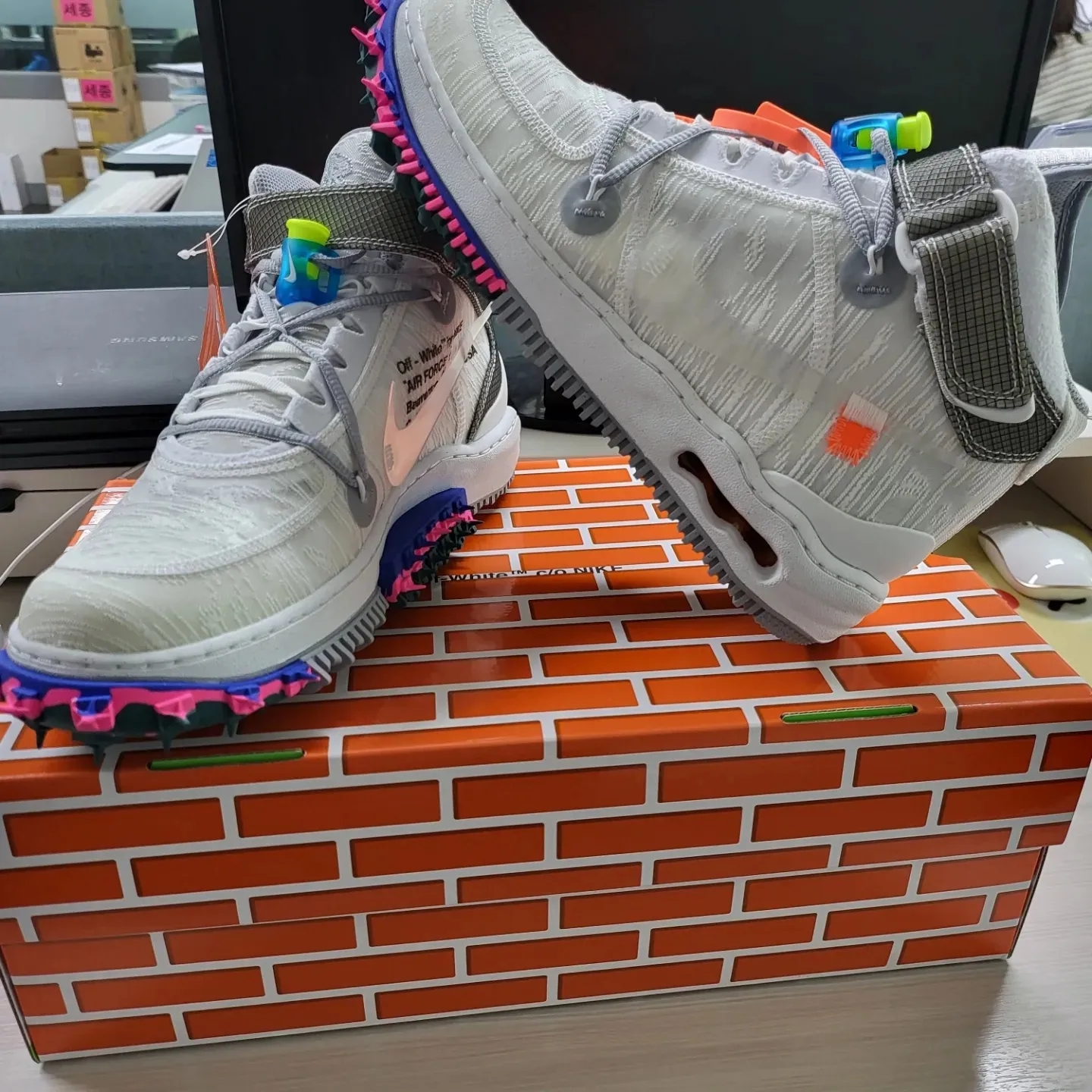 Nike x Off-White Air Force 1 Mid SP White 착용 스타일 - 3
