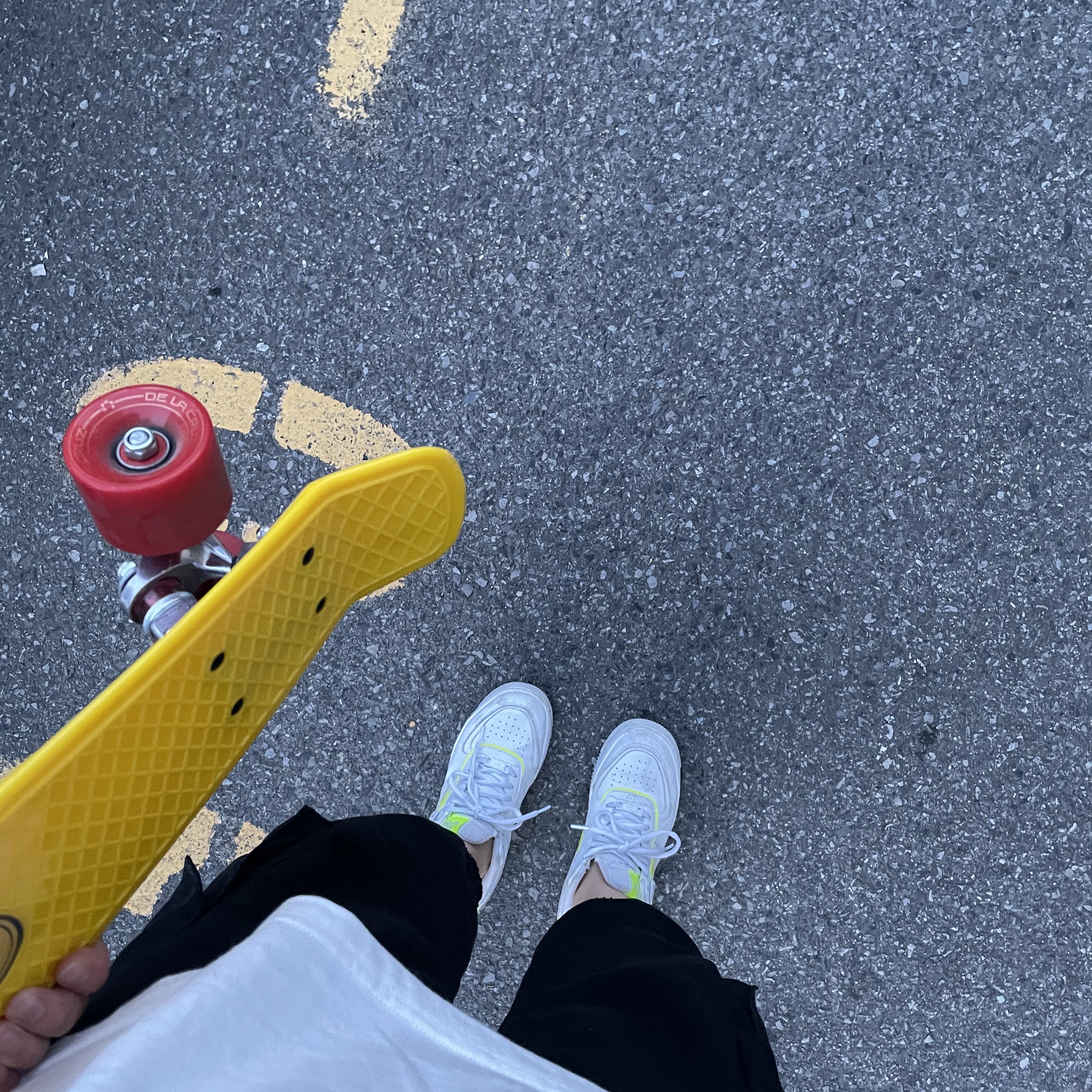 (W) Nike Air Force 1 Shadow White Lemon Venom 착용 스타일