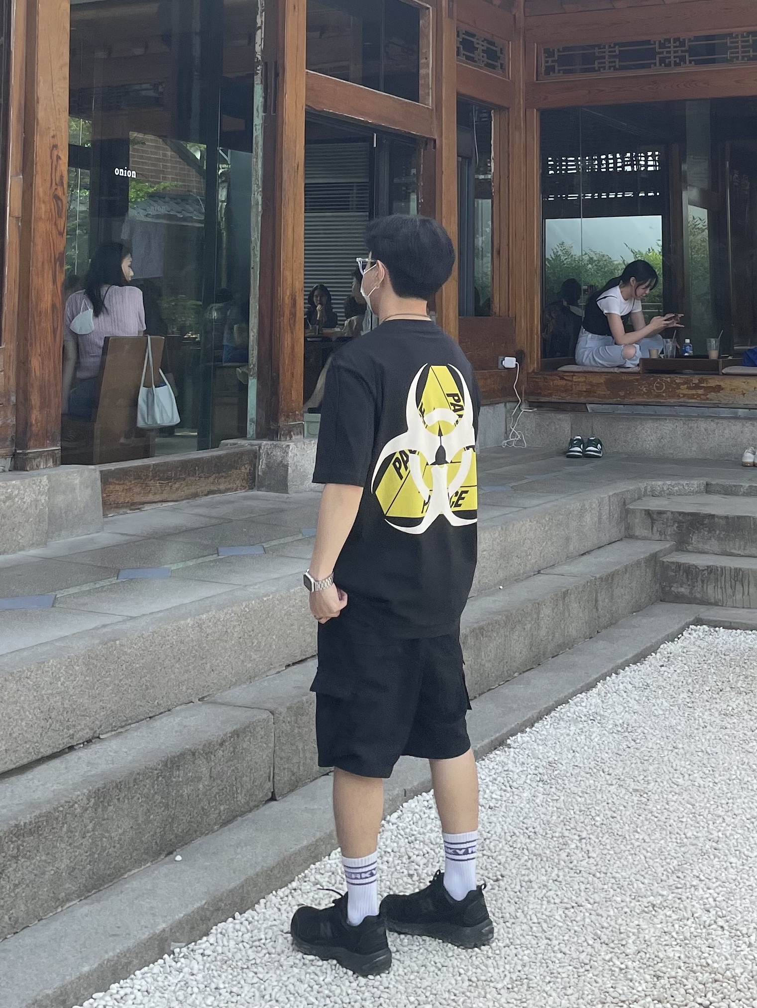 Palace Bio Hazard T-Shirt Black - 21SS 착용 스타일 - 2
