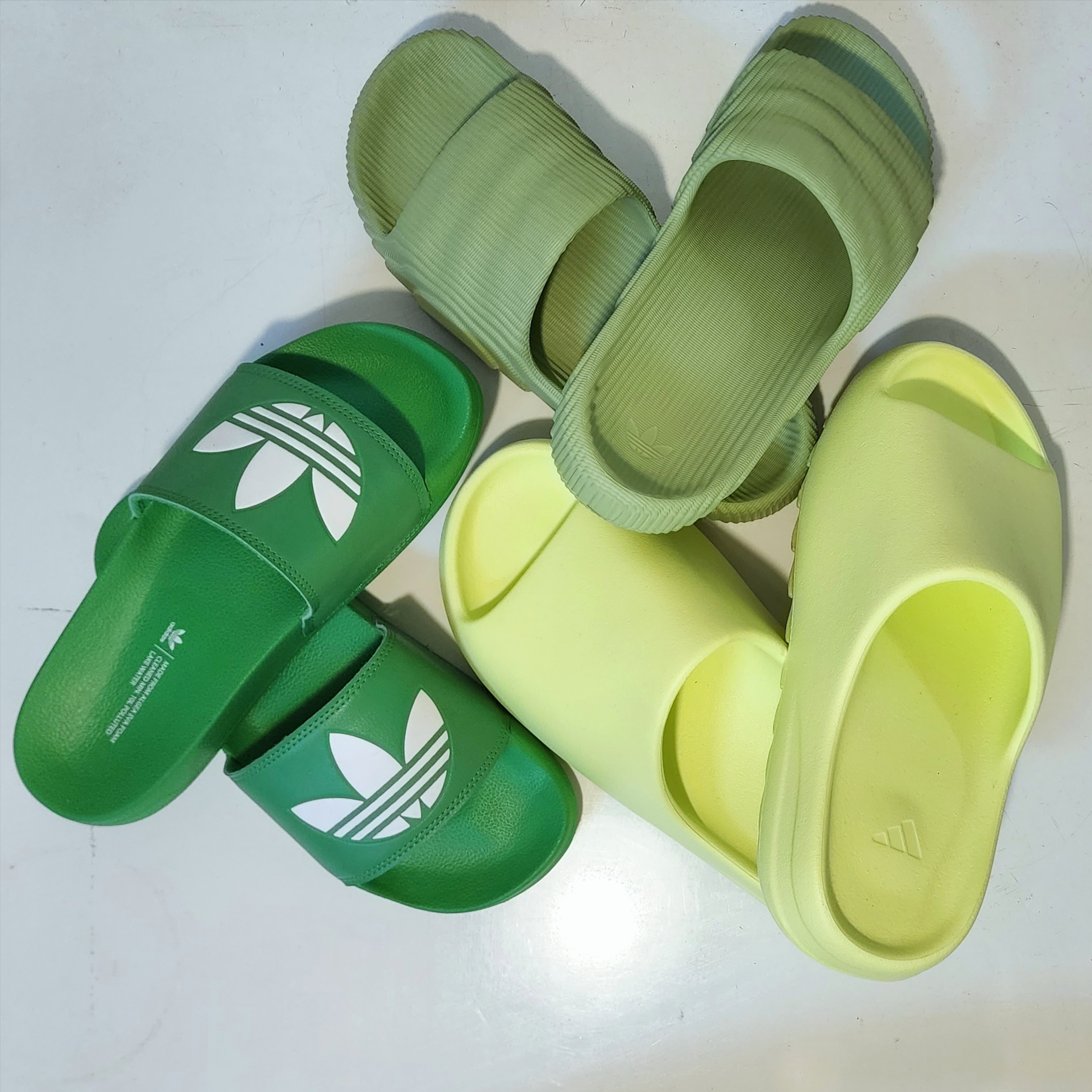 Adidas Adilette 22 Magic Lime, Adidas Yeezy Slide Glow Green 2022/2023 착용 스타일