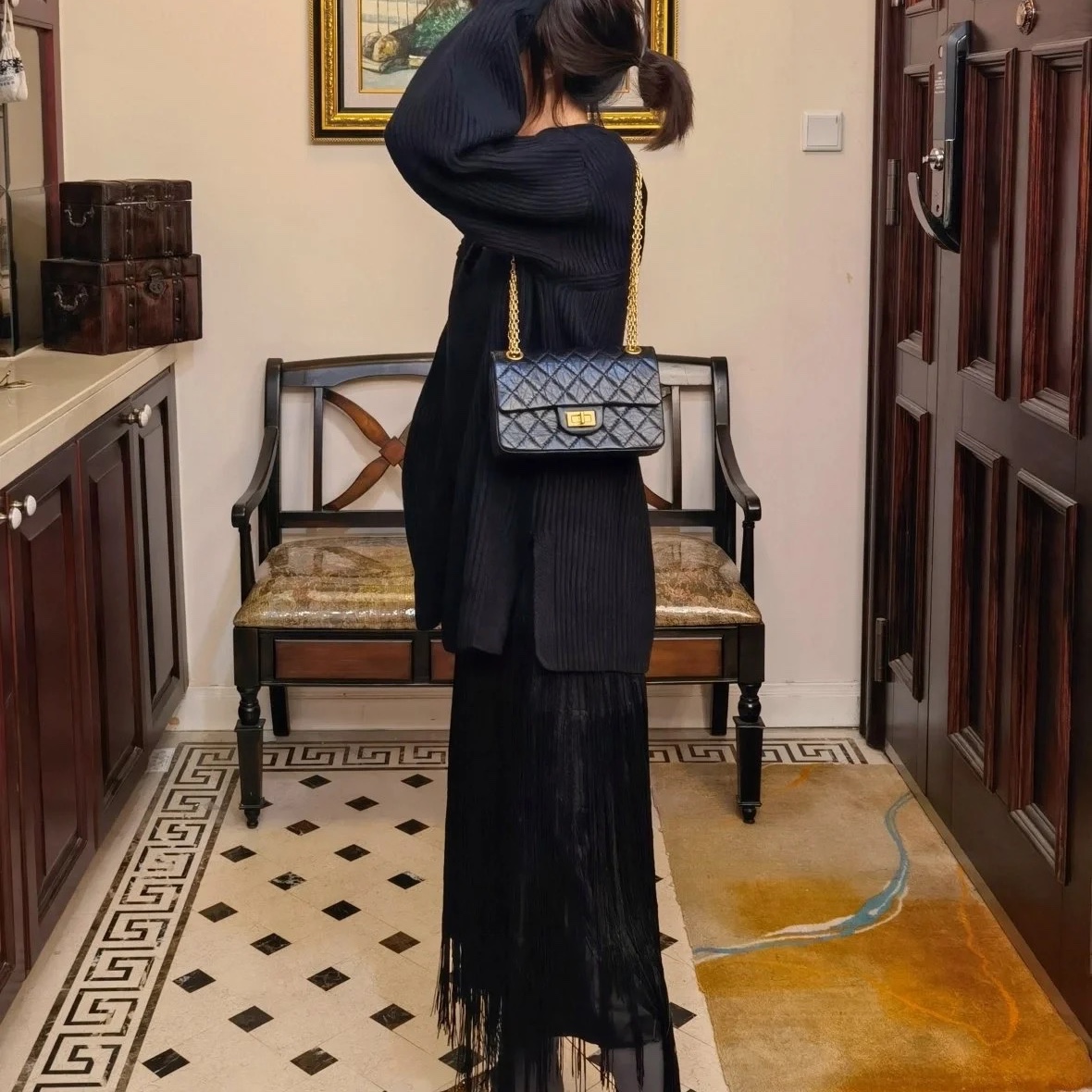 Chanel Mini 2.55 Handbag Aged Calfskin & Gold Black 착용 스타일 - 1