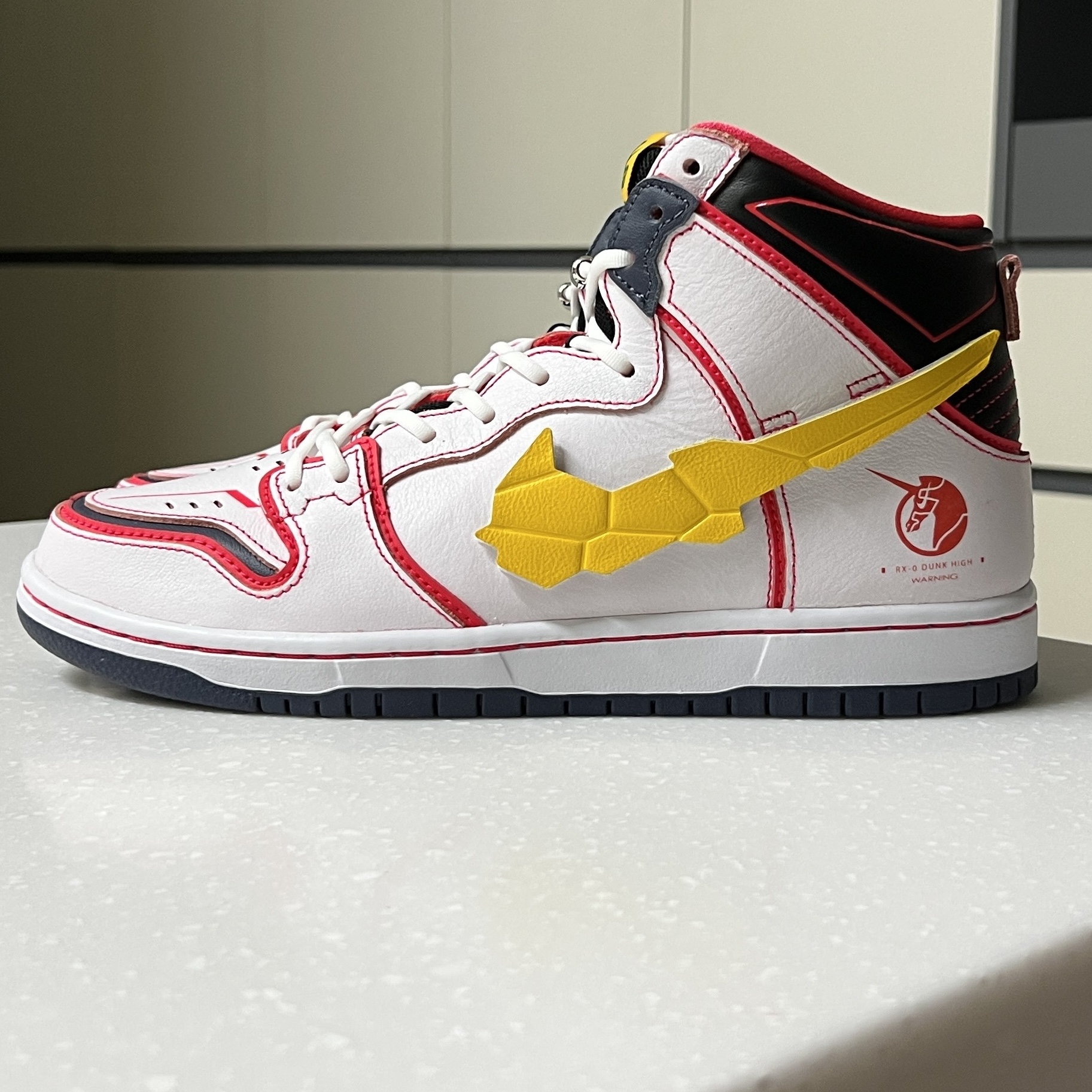 Nike x Gundam SB Dunk High Pro QS Unicorn RX-0 착용 스타일