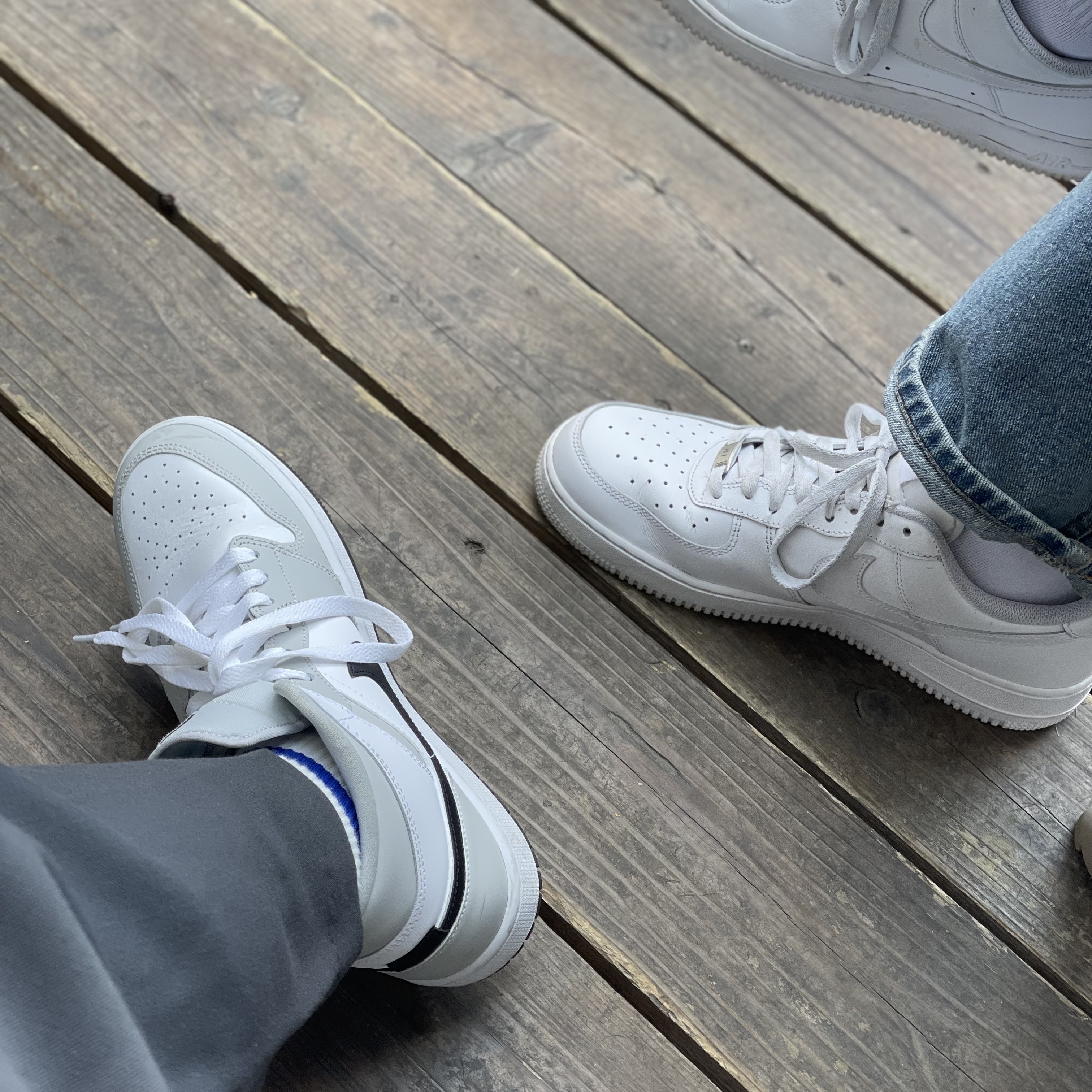 (W) Jordan 1 Mid Grey Fog, Nike Air Force 1 '07 Low White 착용 스타일