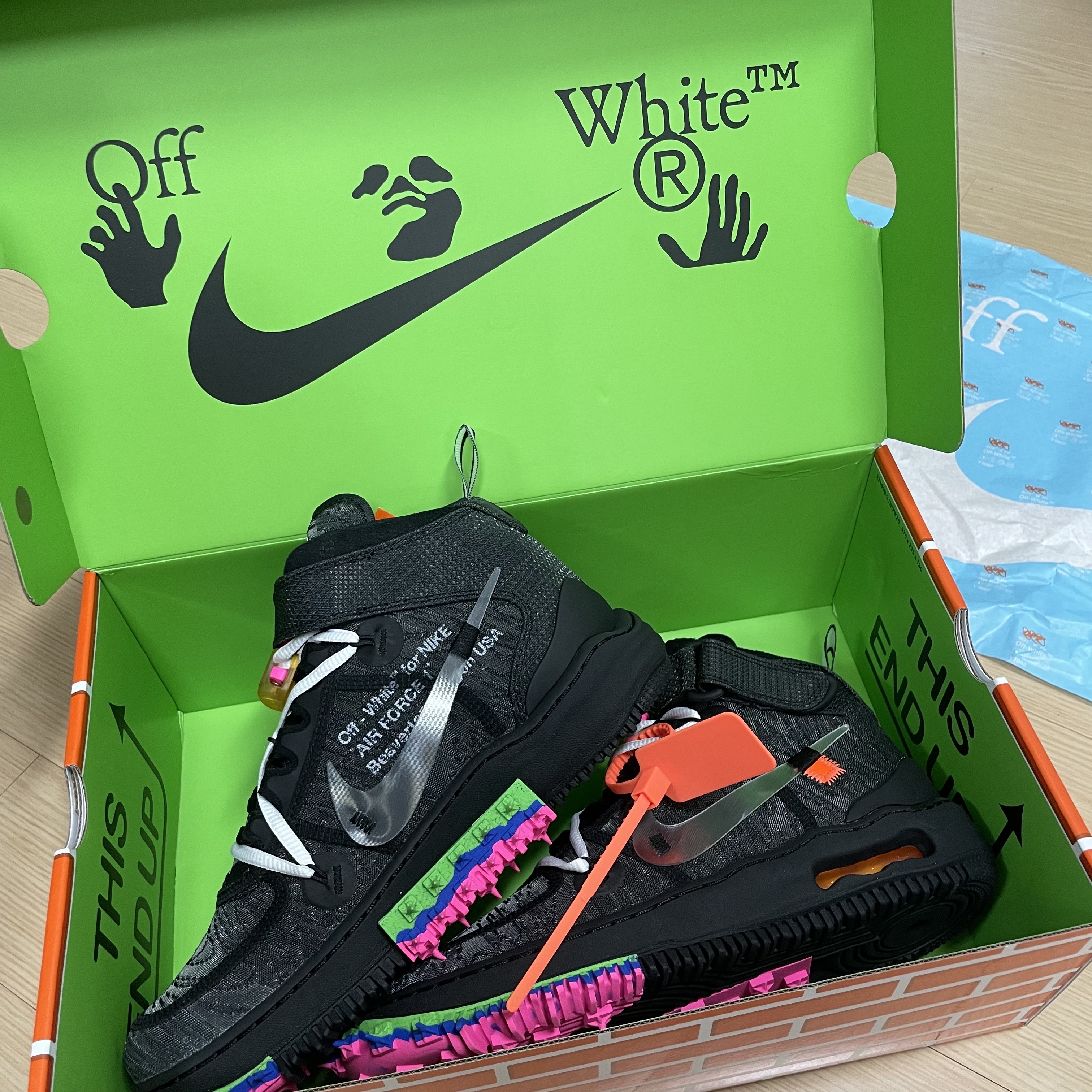 Nike x Off-White Air Force 1 Mid SP Black 착용 스타일 - 1