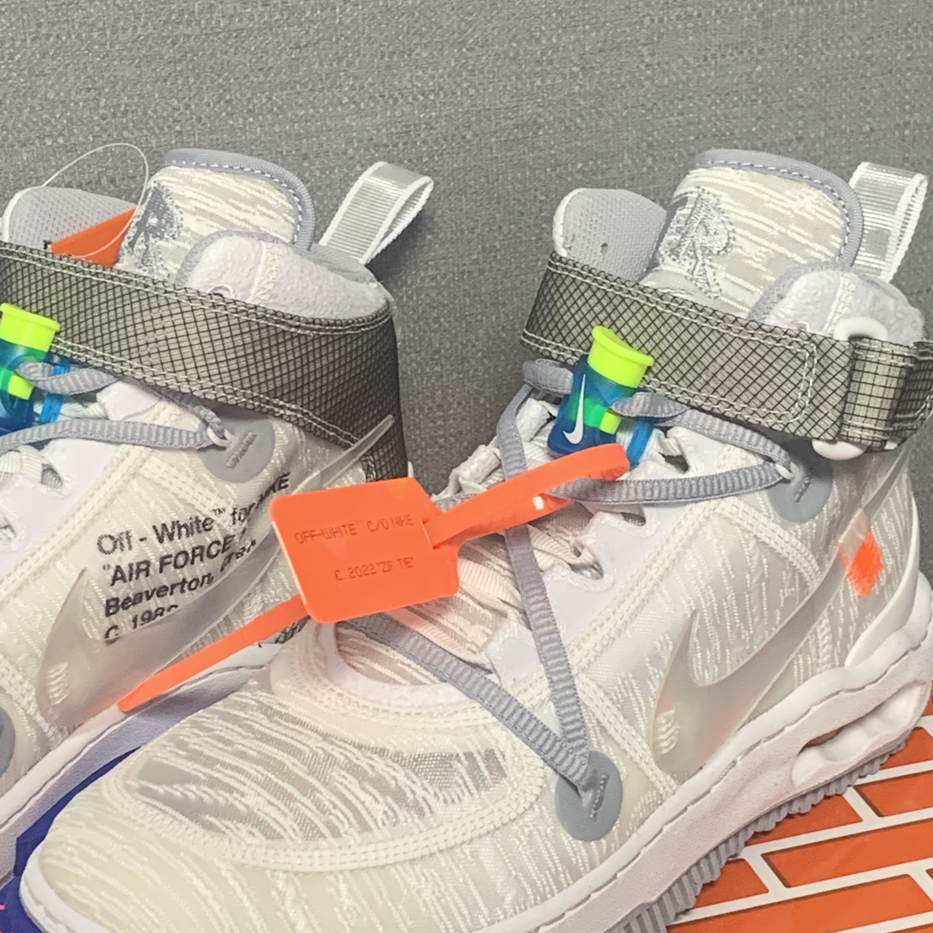 Nike x Off-White Air Force 1 Mid SP White 착용 스타일