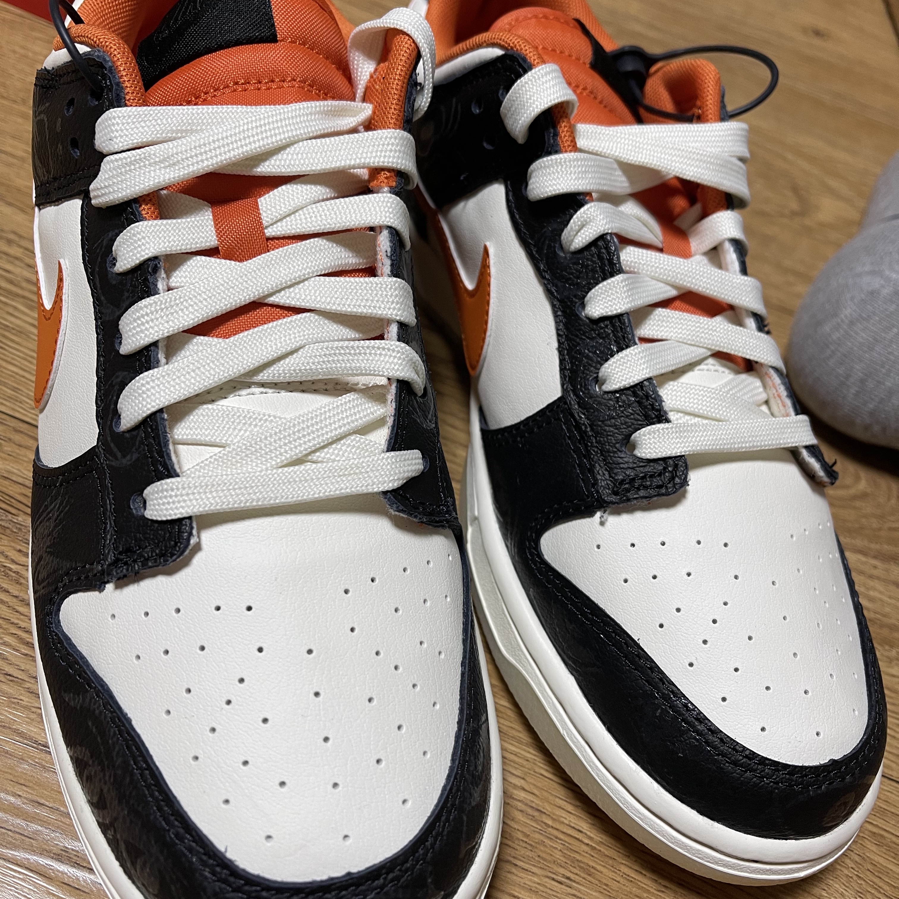 Nike Dunk Low Retro PRM Halloween 착용 스타일 - 2