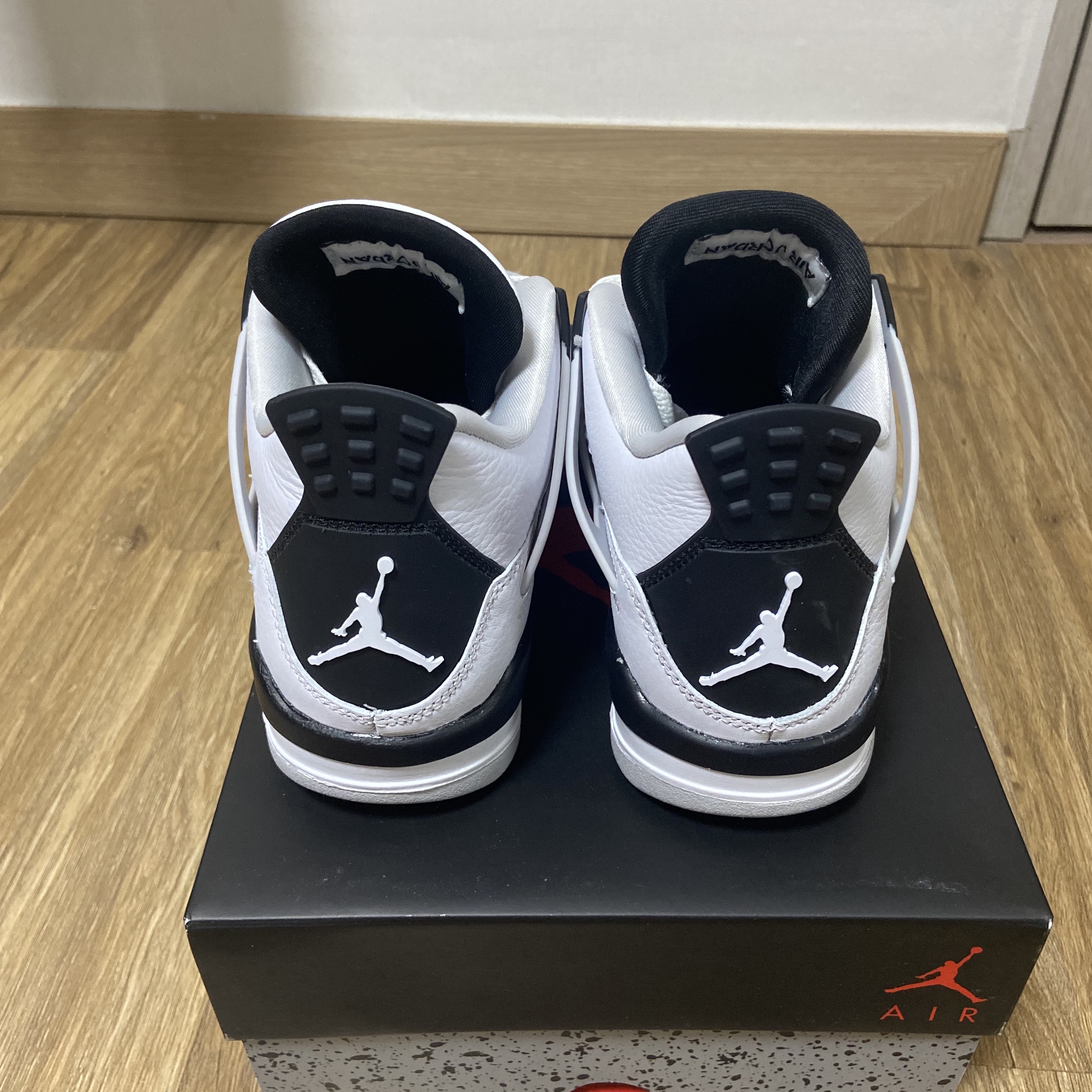 (GS) Jordan 4 Retro White and Black 착용 스타일 - 2