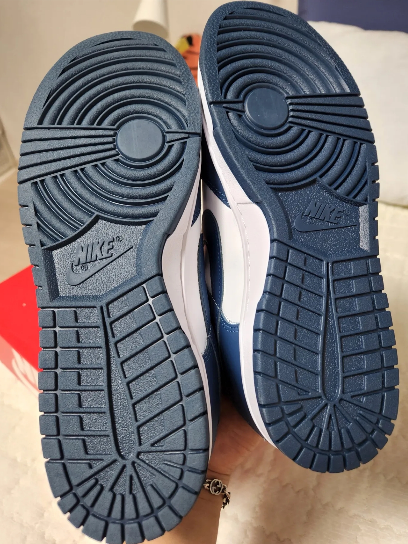 Gucci Interlocking G Bracelet Silver, Nike Dunk Low Retro Valerian Blue 착용 스타일 - 4