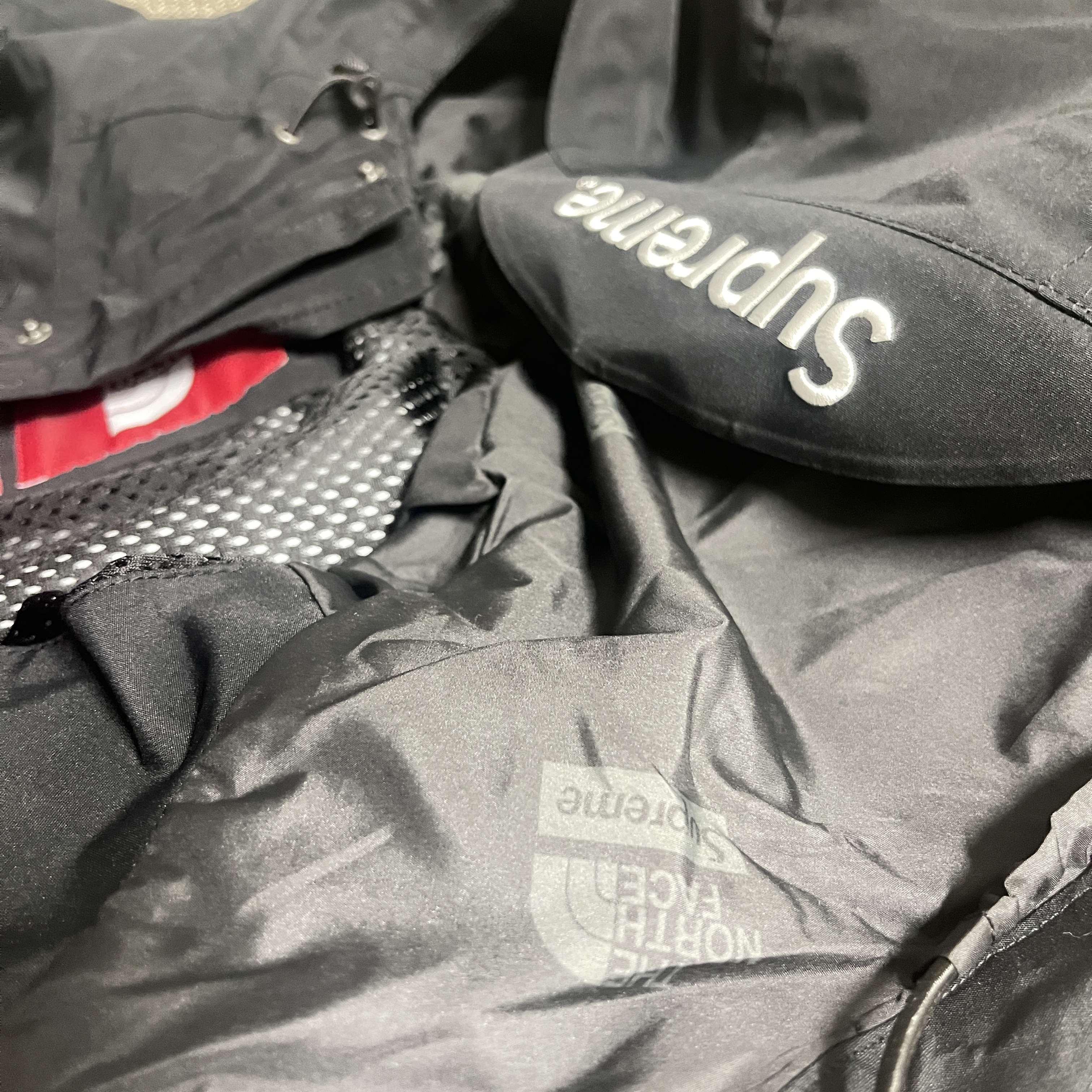 Supreme x The North Face Cargo Jacket Black - 20SS 착용 스타일