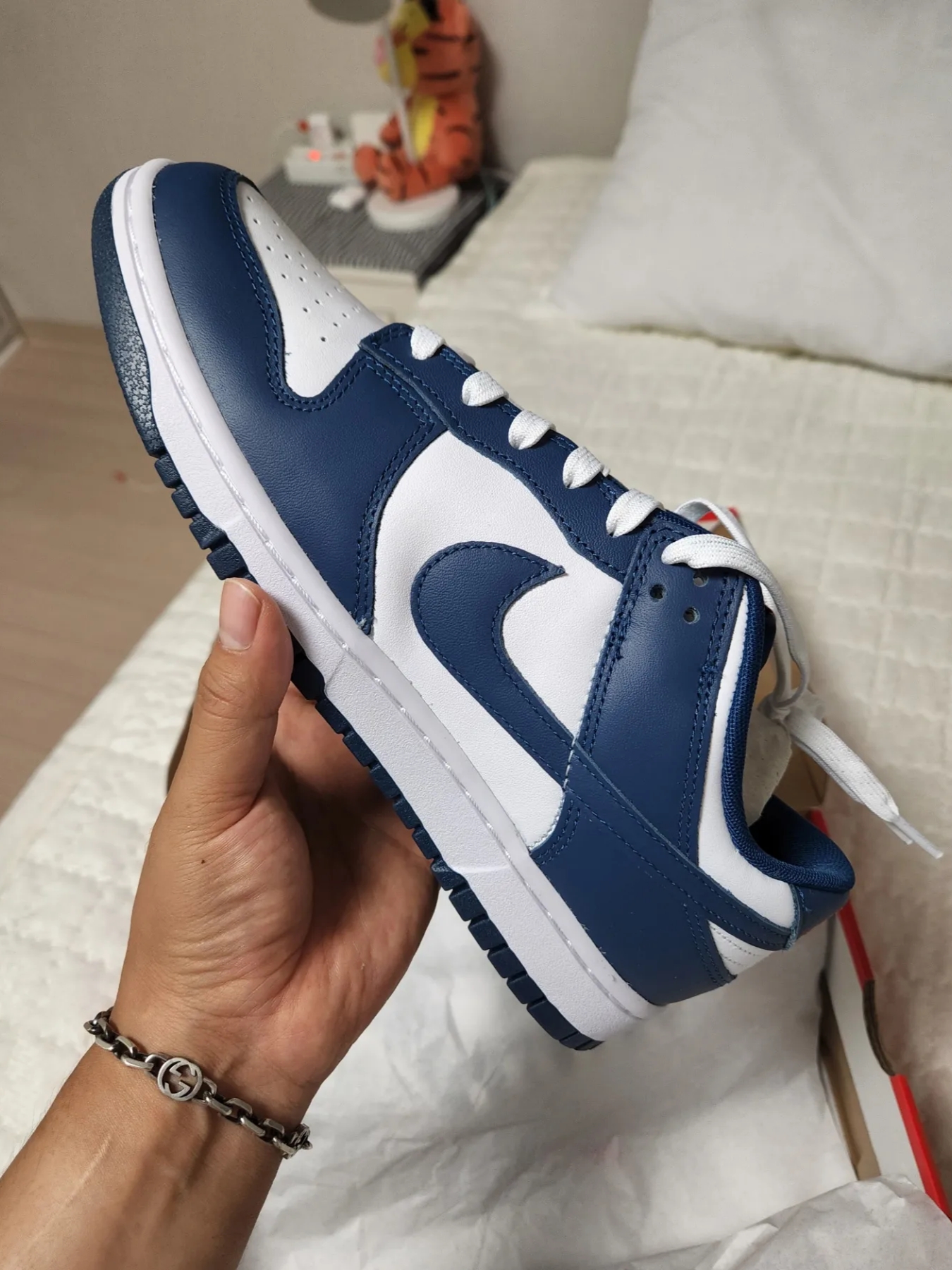 Gucci Interlocking G Bracelet Silver, Nike Dunk Low Retro Valerian Blue 착용 스타일 - 1