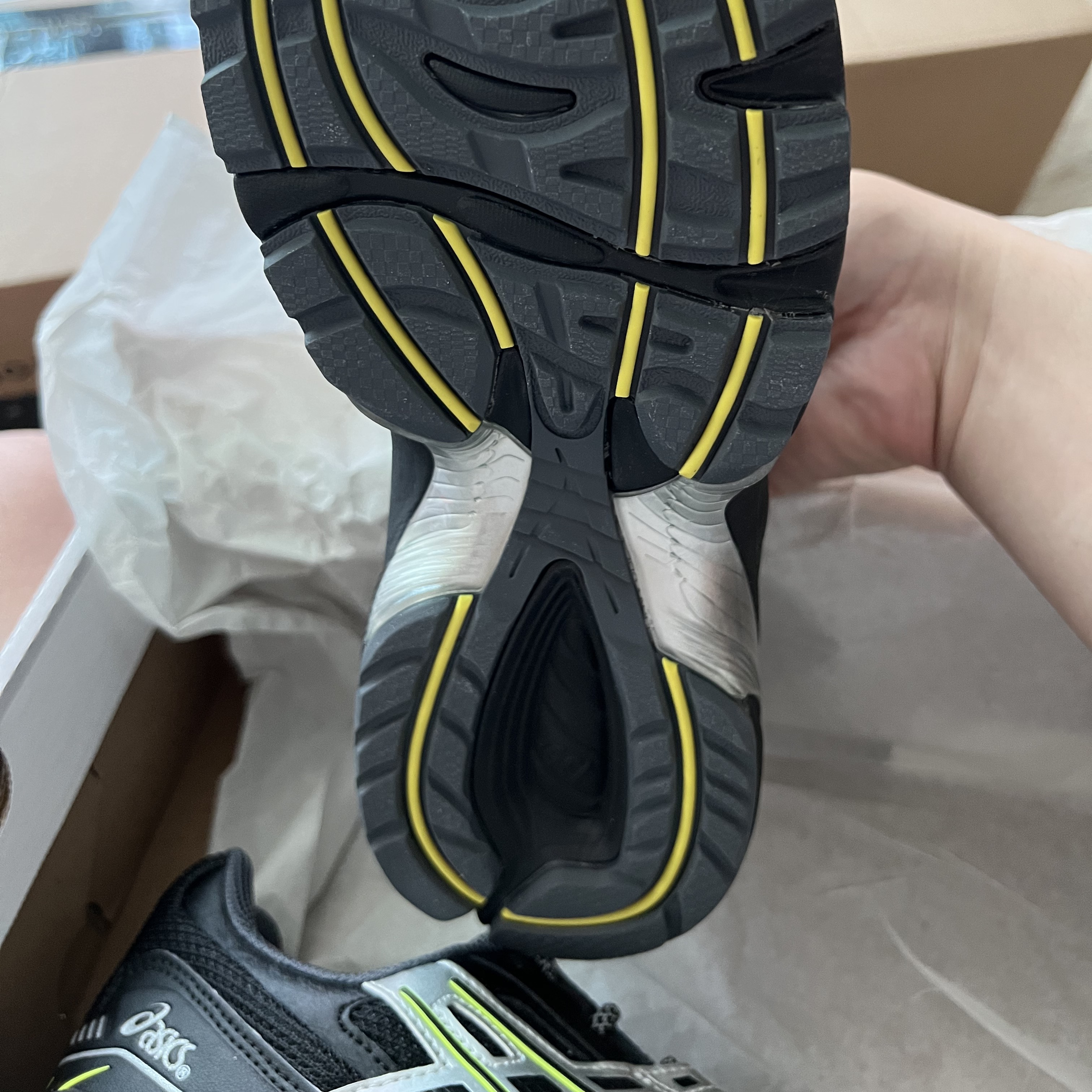 Asics Gel-1090 Black Pure Silver 착용 스타일 - 2