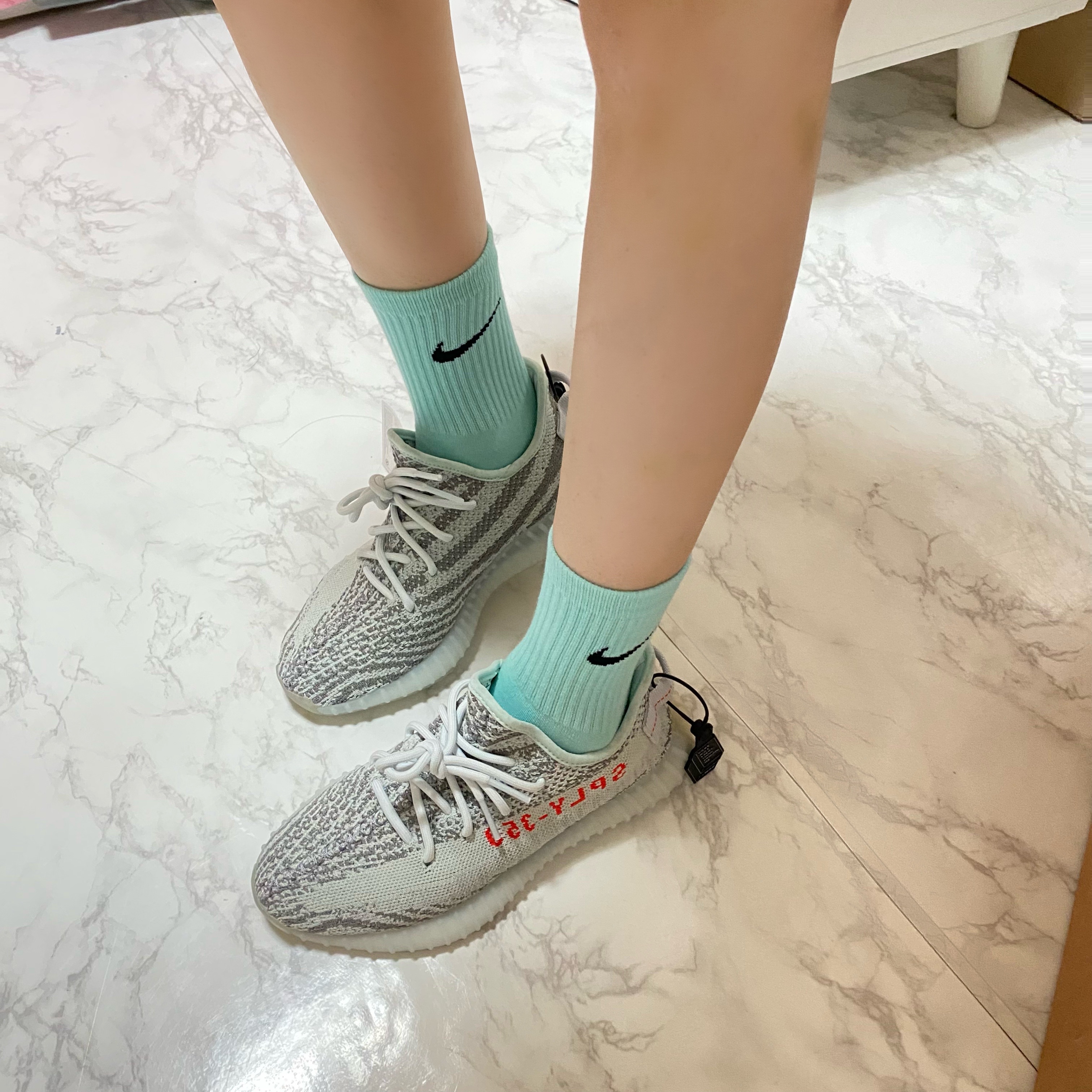 Adidas Yeezy Boost 350 V2 Blue Tint 2017 착용 스타일