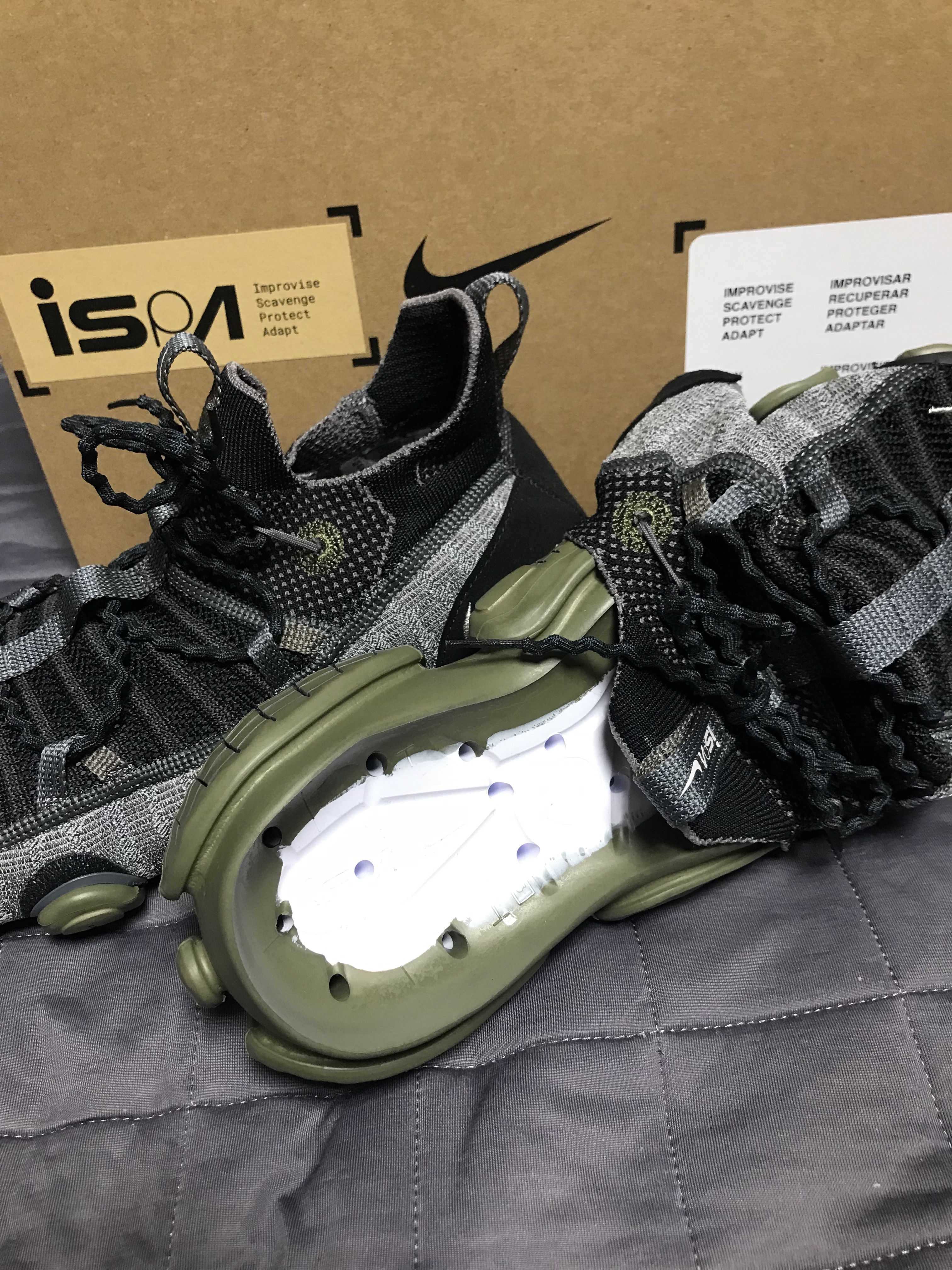 Nike ISPA Link Black and Medium Olive 착용 스타일 - 1