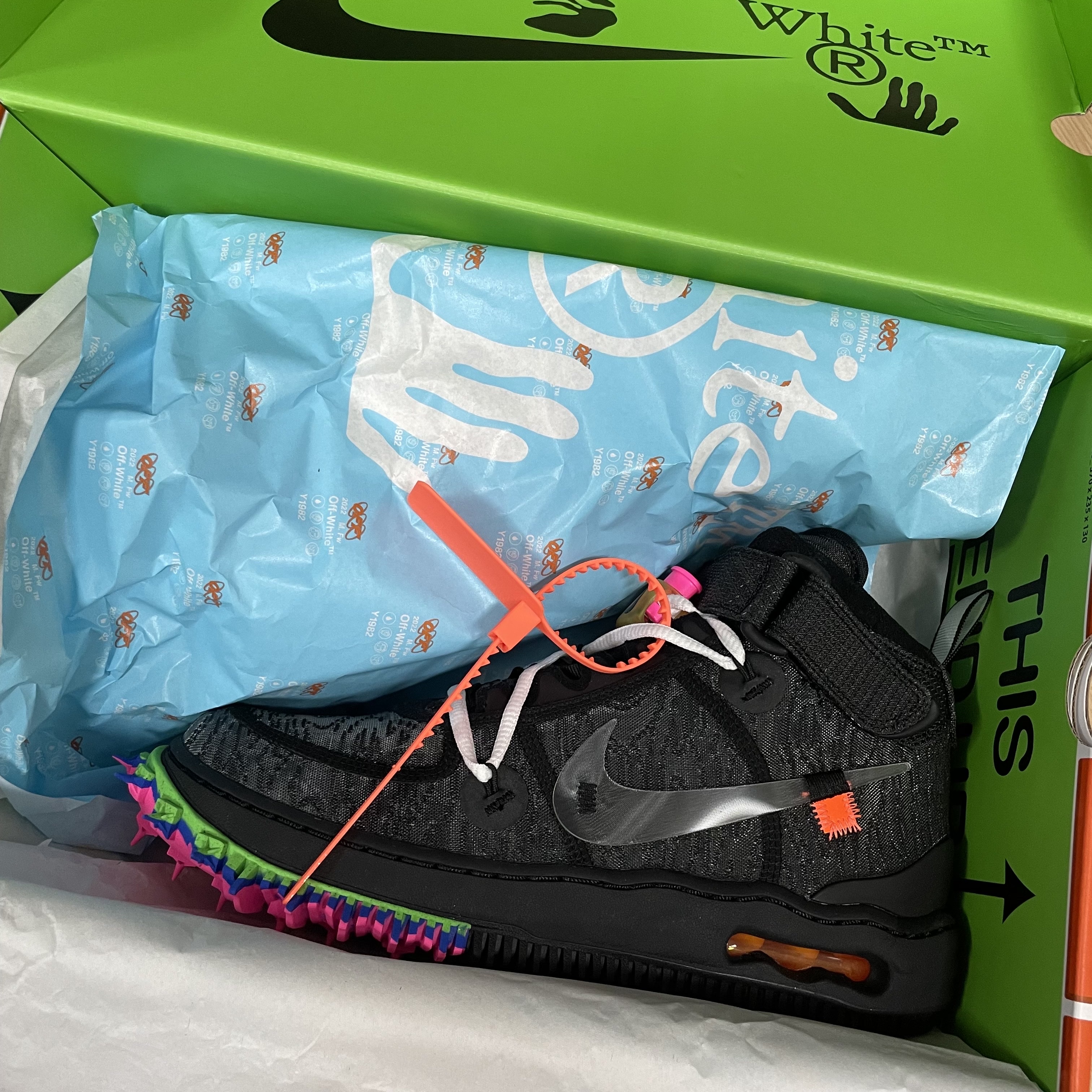 Nike x Off-White Air Force 1 Mid SP Black 착용 스타일 - 4
