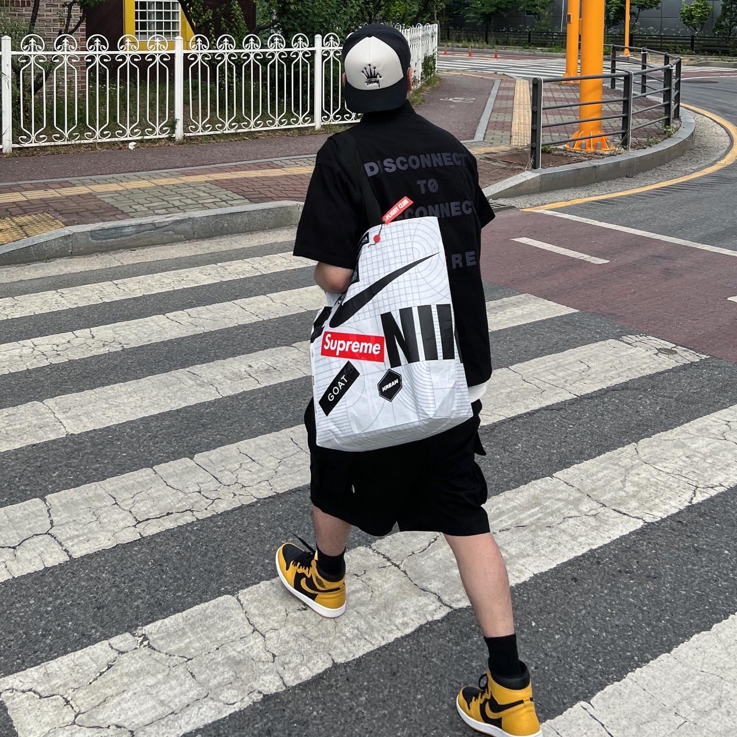 Stussy Crown Stock Trucker Cap Black, Jordan 1 Retro High OG Pollen 착용 스타일 - 3
