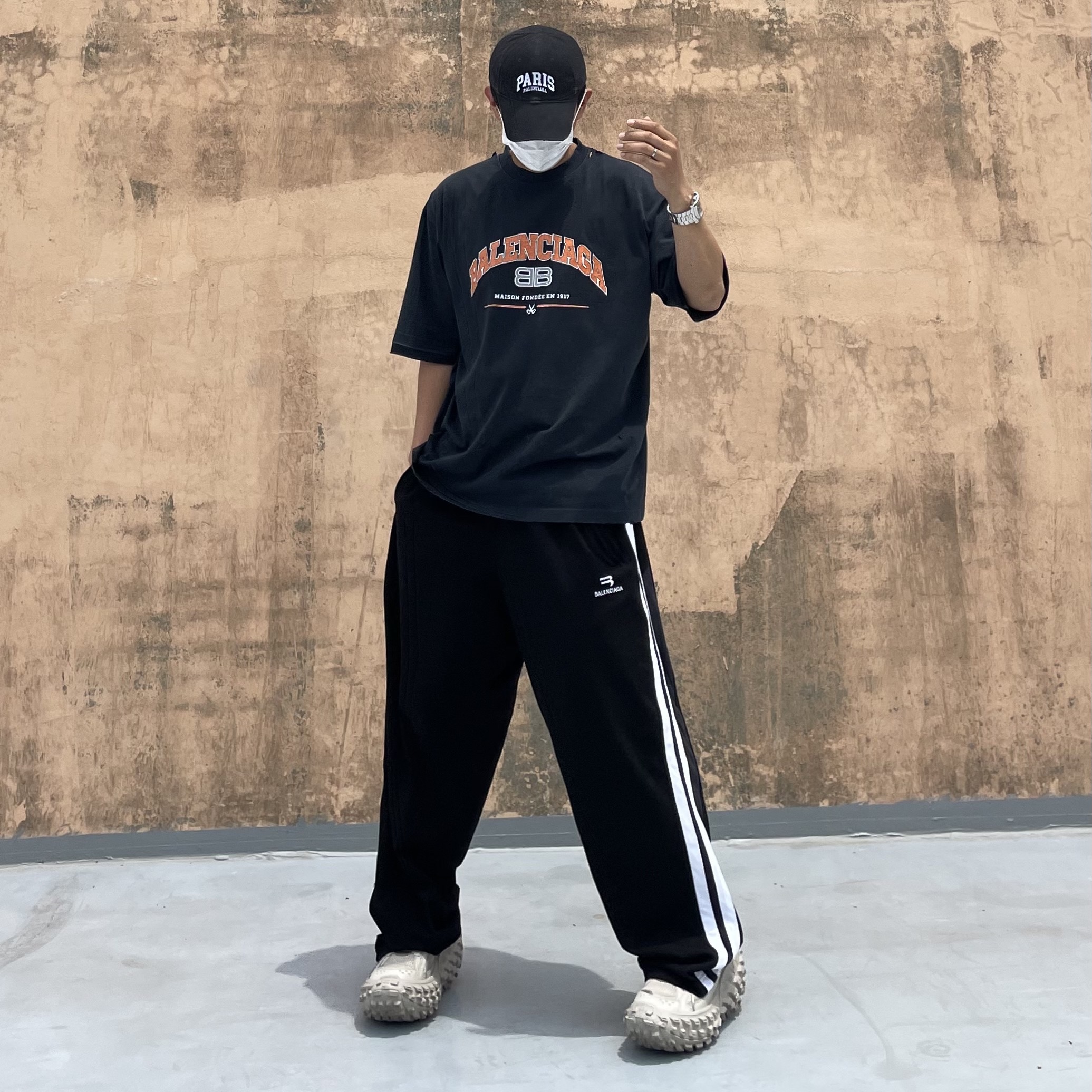 Balenciaga Defender Sneakers Beige, Balenciaga Cities Paris Cap Black 착용 스타일