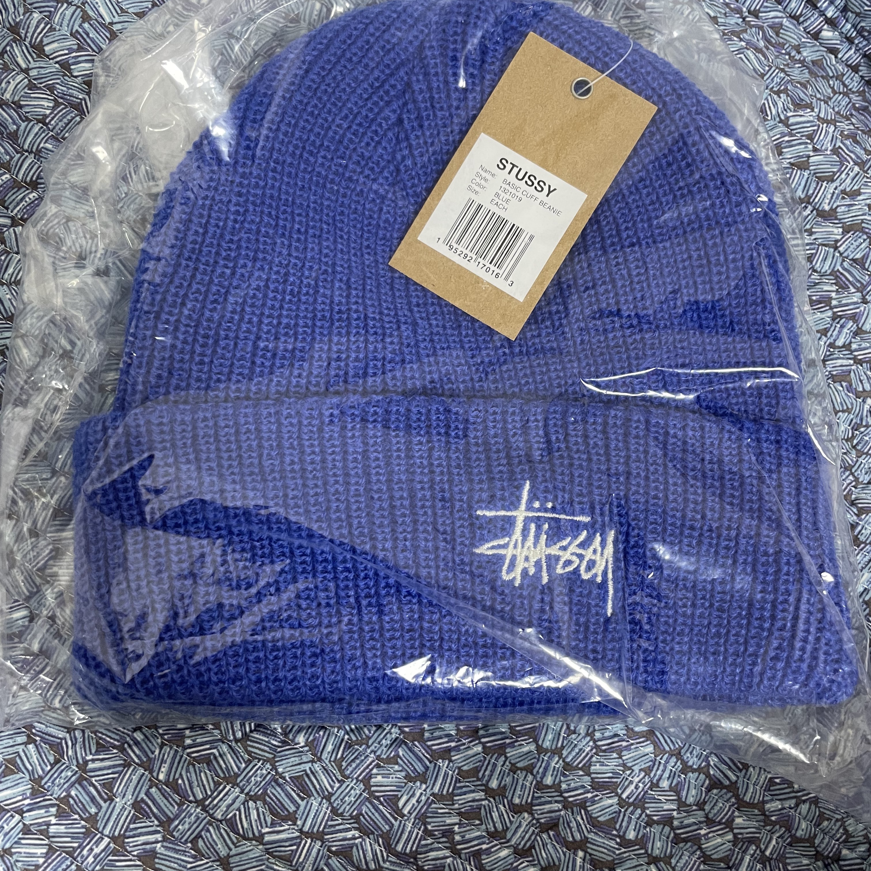Stussy Basic Cuff Beanie Blue 착용 스타일