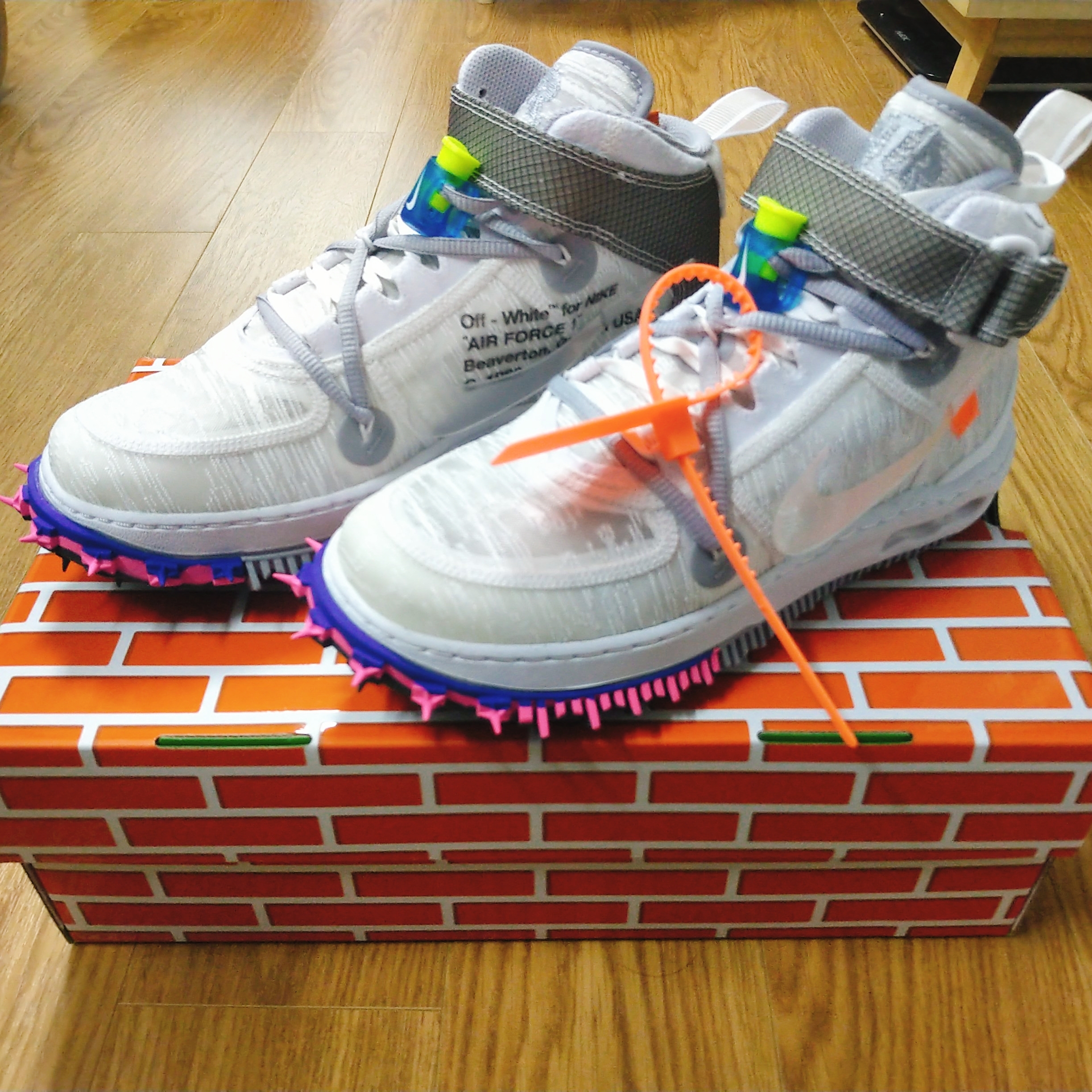 Nike x Off-White Air Force 1 Mid SP White 착용 스타일