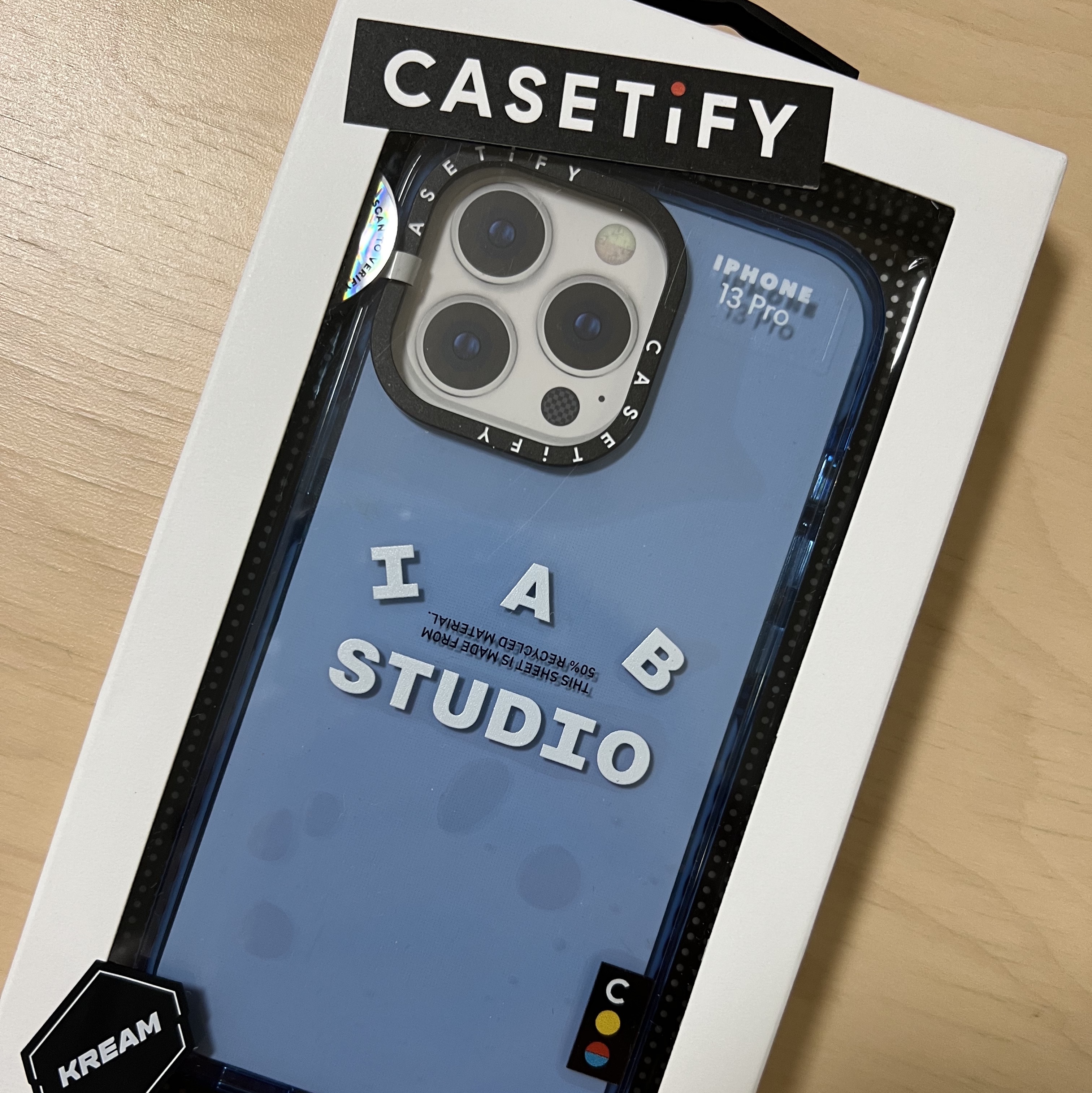 Casetify x IAB Studio iPhone White Logo Impact Case Sierra Blue 착용 스타일
