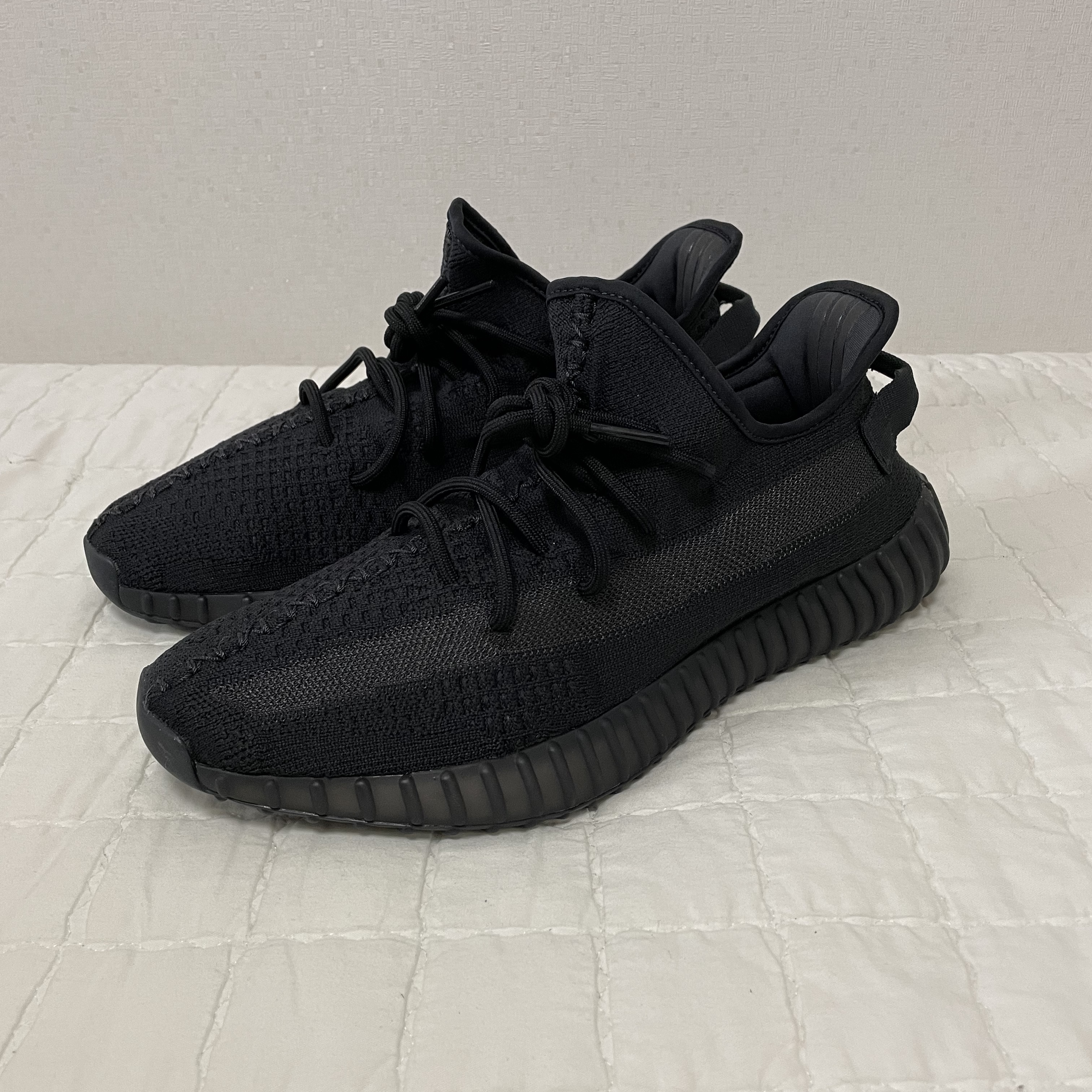 Adidas Yeezy Boost 350 V2 Onyx 착용 스타일 - 5