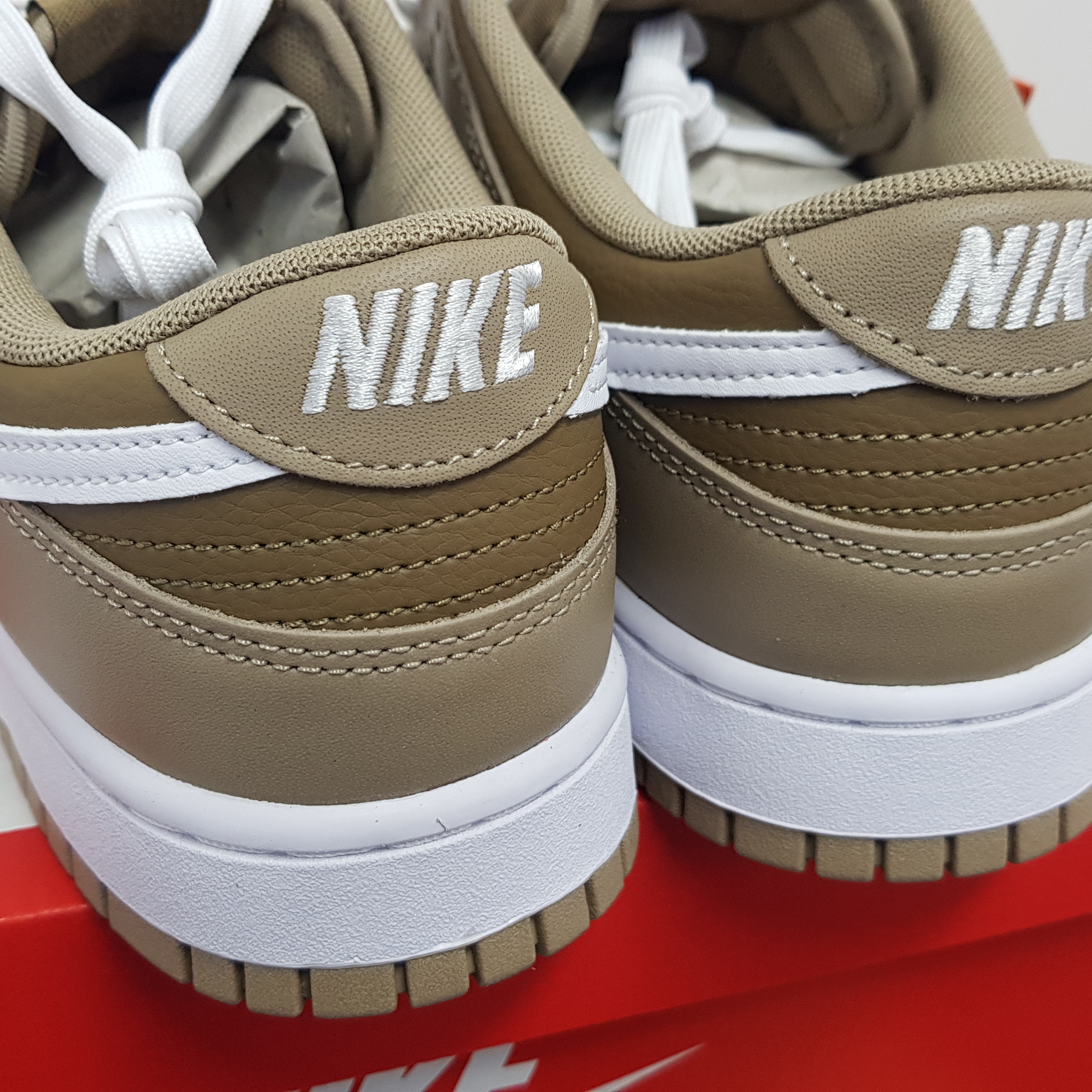Nike Dunk Low Retro Khaki Hazel Rush 착용 스타일 - 3