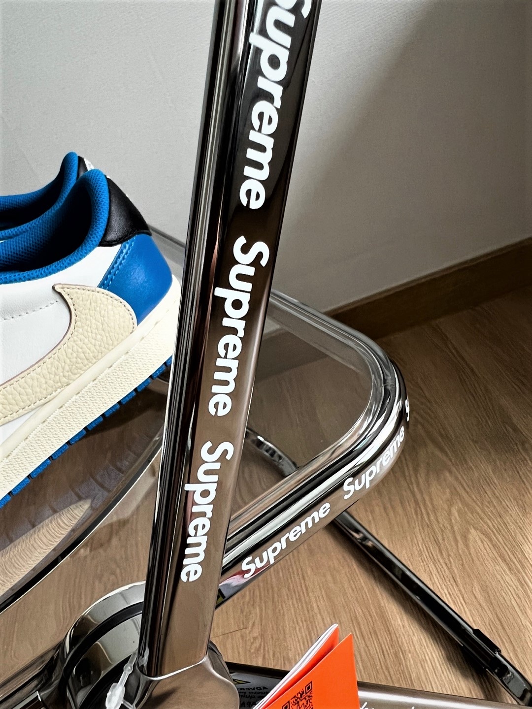 Supreme Anonima Castelli Plia Chair Silver - 22SS, Jordan 1 x Travis Scott x Fragment Retro Low OG SP Military Blue 착용 스타일