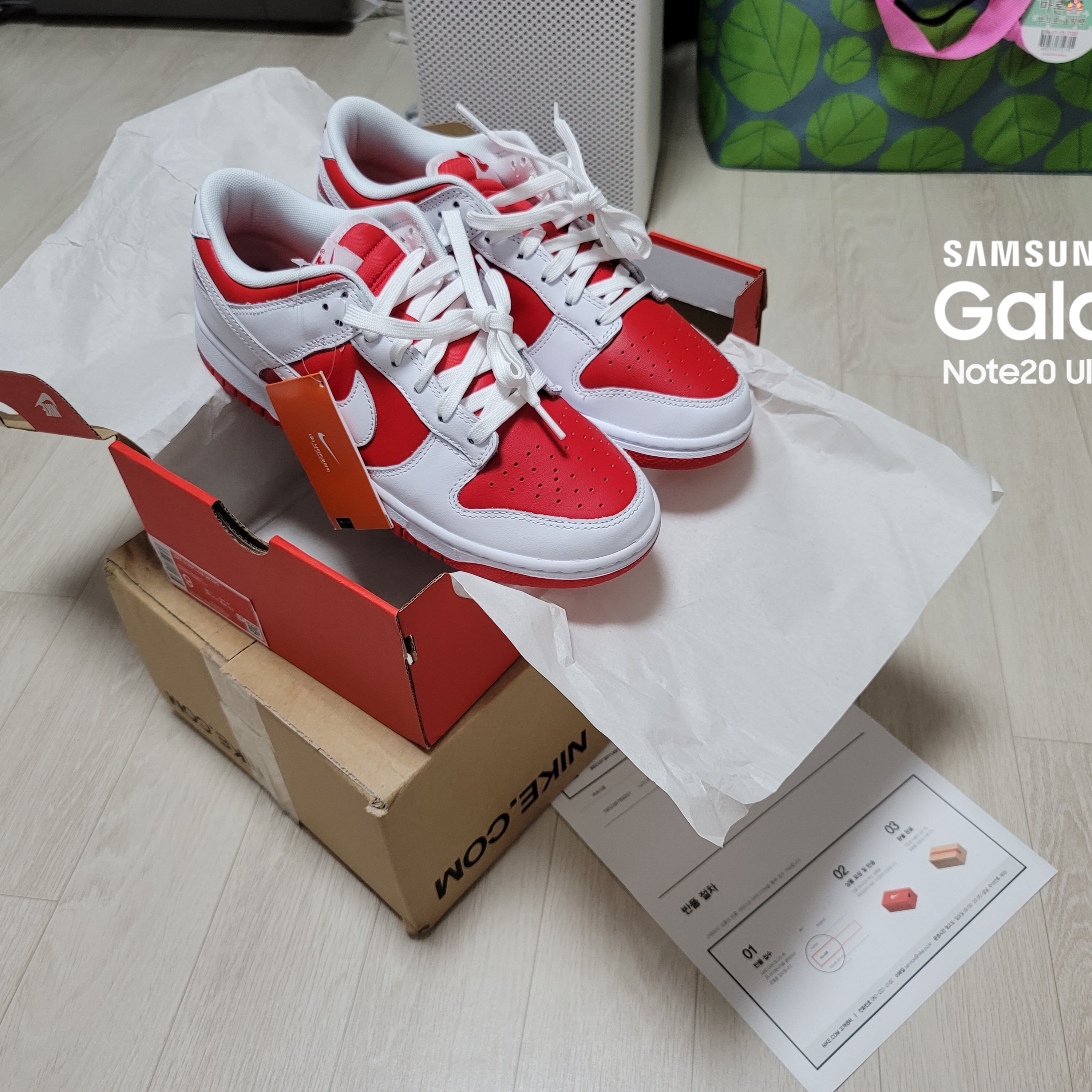 Nike Dunk Low Retro Championship Red 착용 스타일 - 2