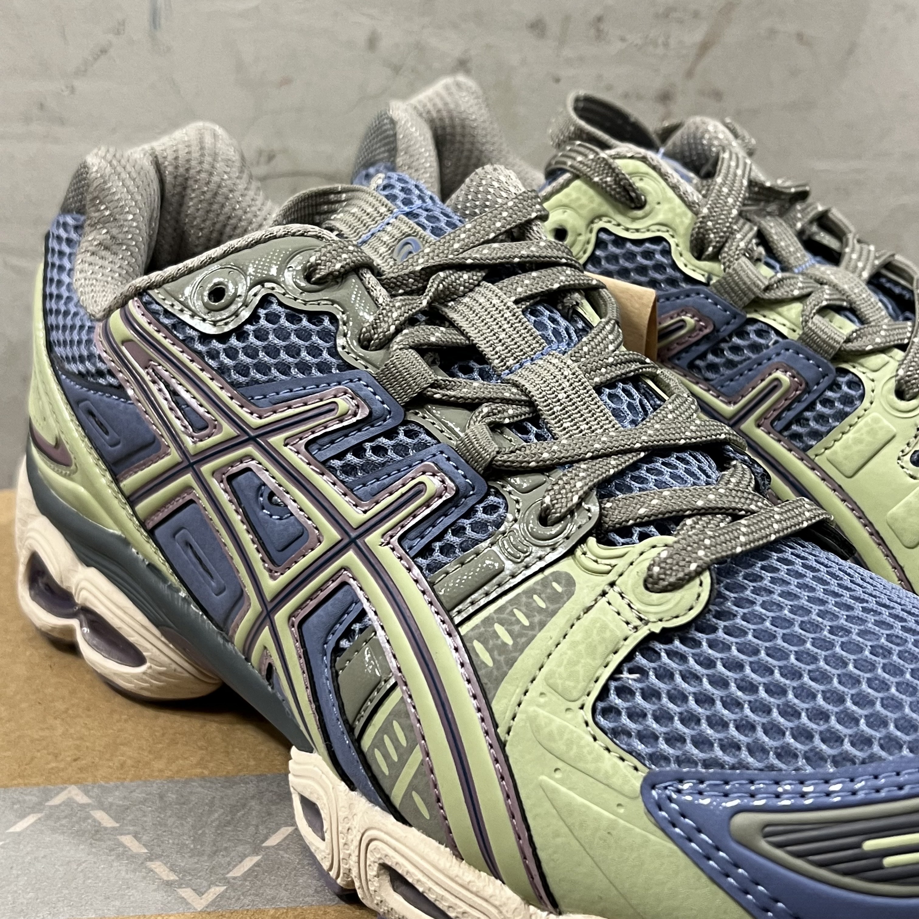(W) Asics UB3-S Gel-Nimbus 9 Stonewash 착용 스타일 - 1