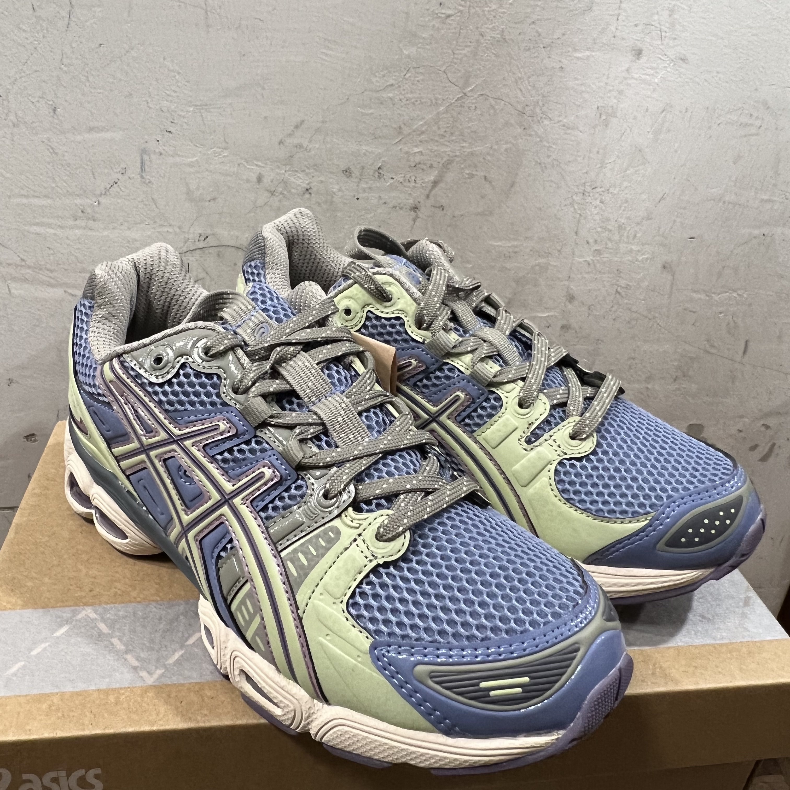 (W) Asics UB3-S Gel-Nimbus 9 Stonewash 착용 스타일 - 2