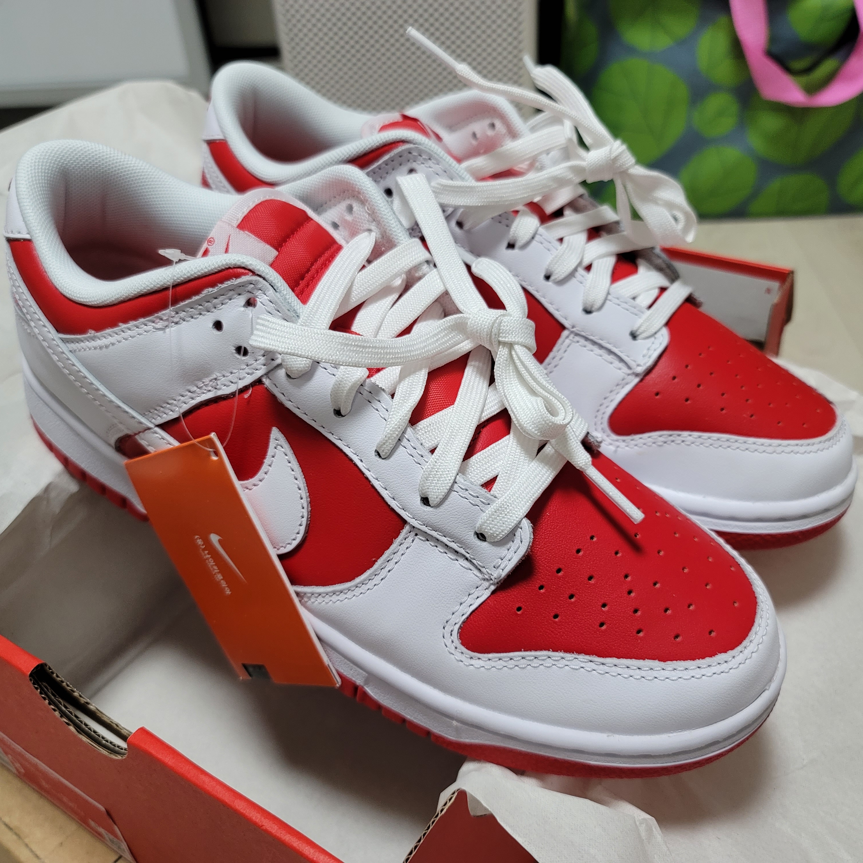Nike Dunk Low Retro Championship Red 착용 스타일 - 3