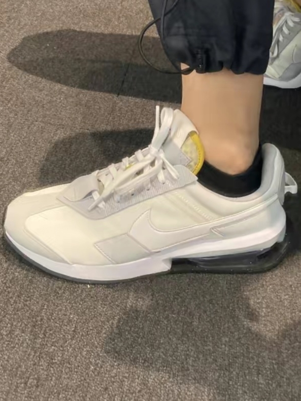 Nike Air Max Pre-Day Pure Platinum 착용 스타일 - 1