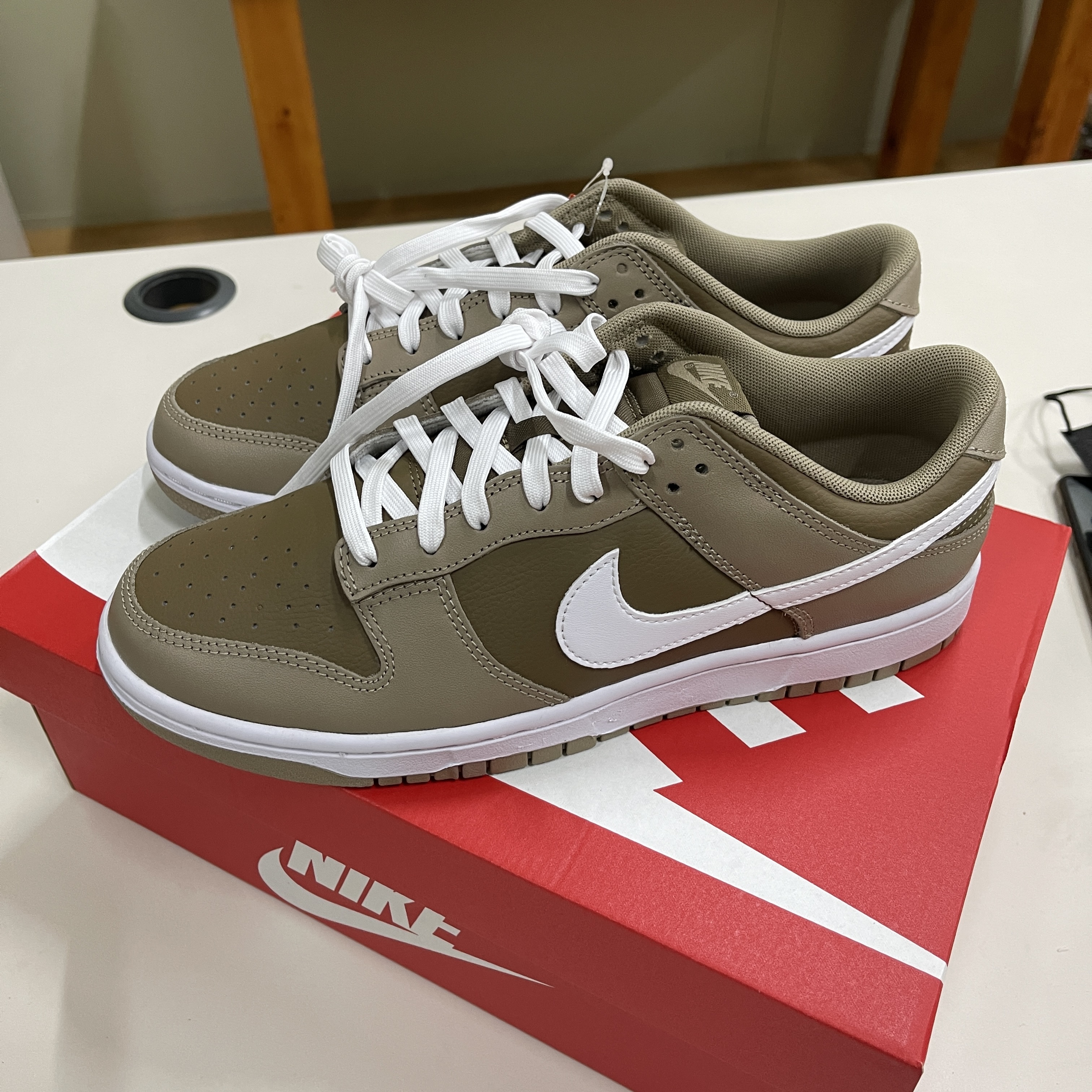 Nike Dunk Low Retro Khaki Hazel Rush 착용 스타일 - 2