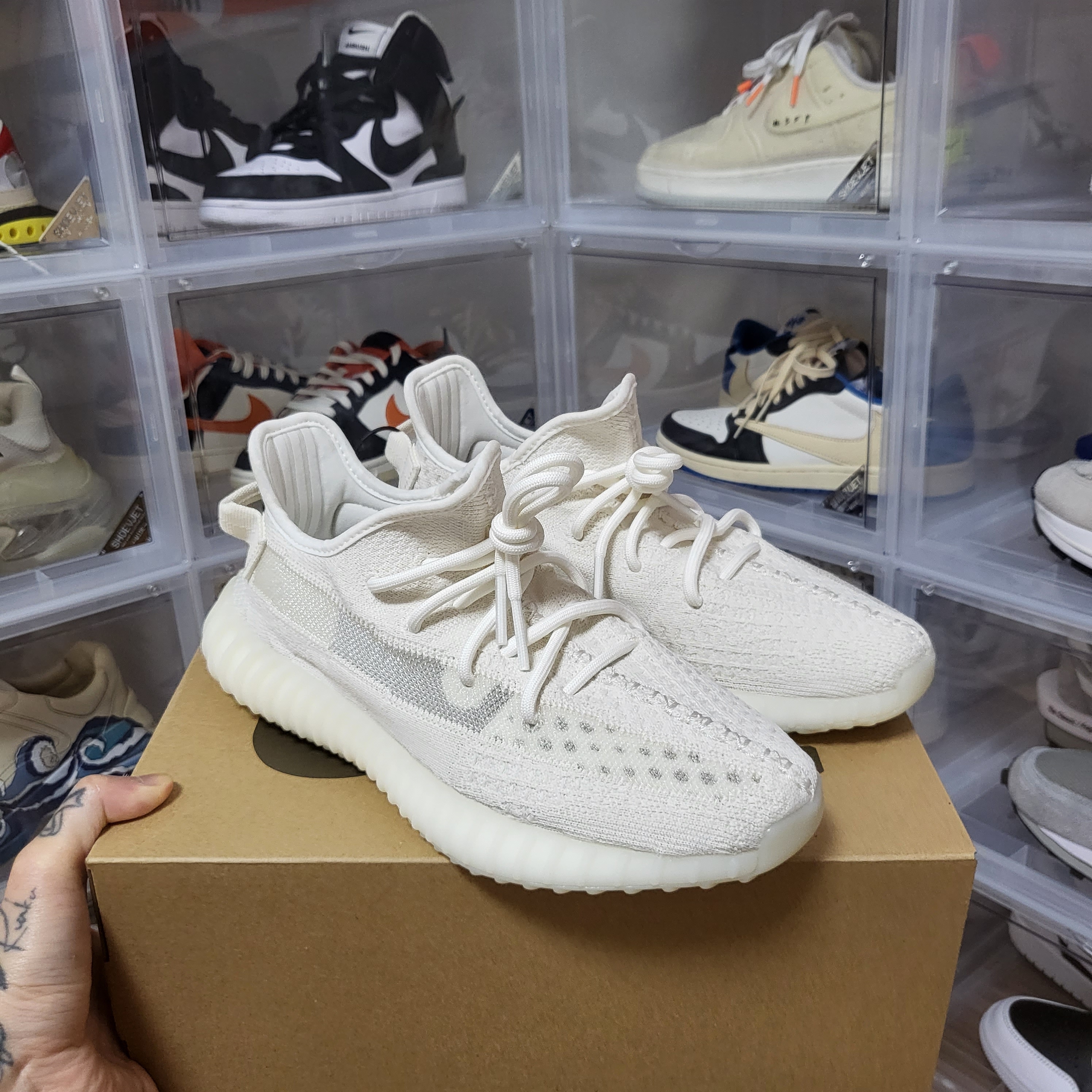 Adidas Yeezy Boost 350 V2 Bone 착용 스타일 - 4