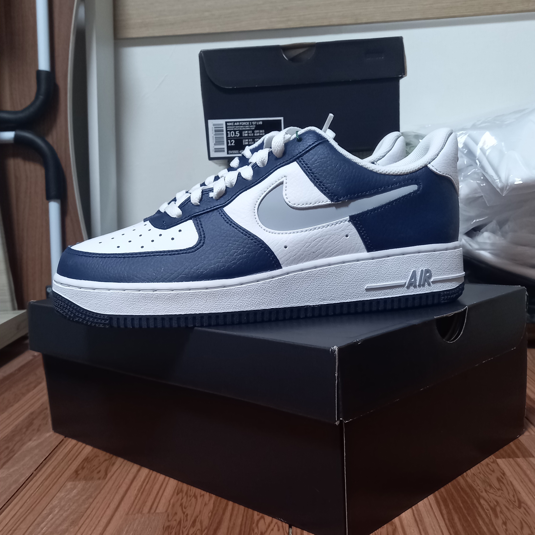 Nike Air Force 1 '07 Cut Out Swoosh Midnight Navy 착용 스타일