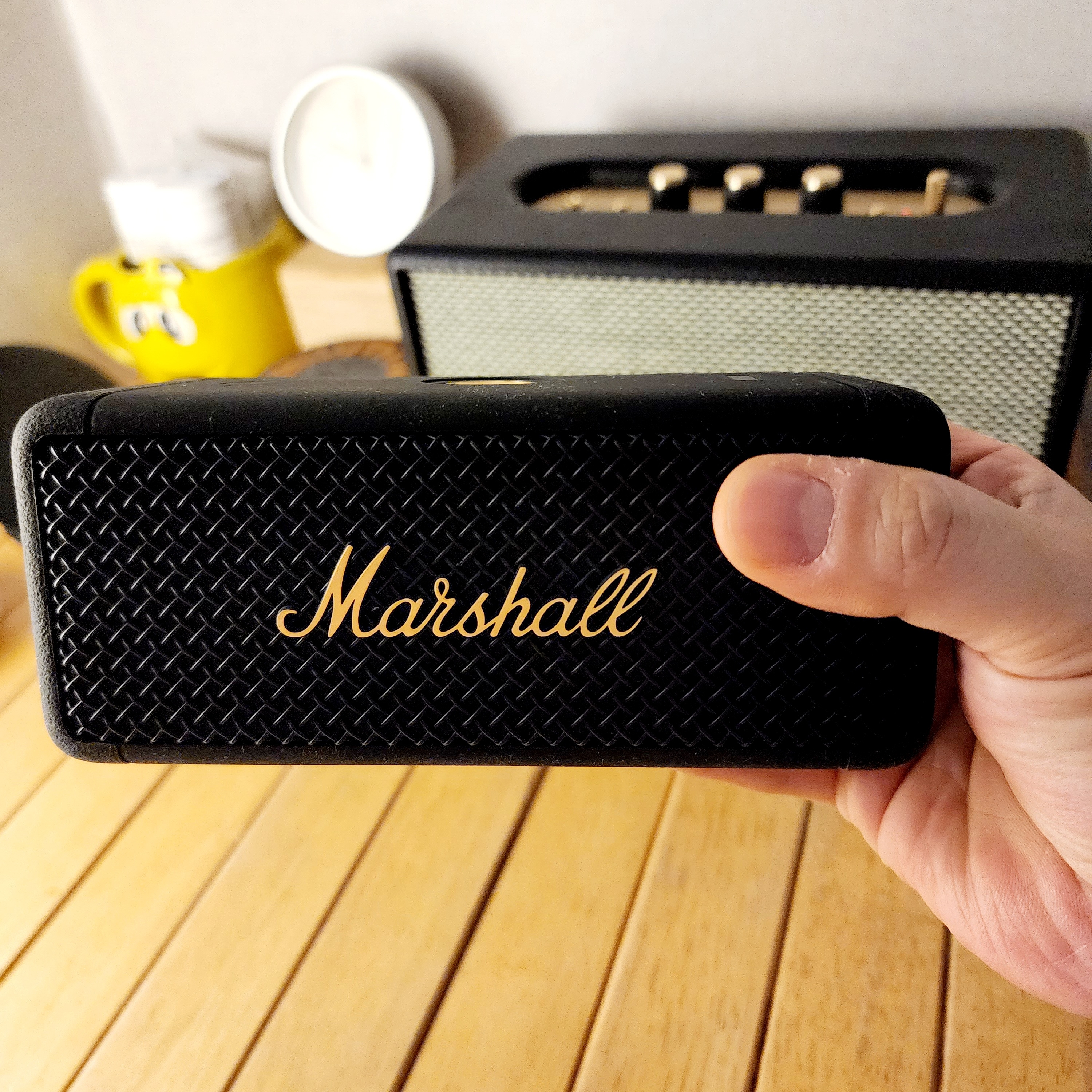 Marshall Emberton Black & Brass (Korean Ver.) 착용 스타일
