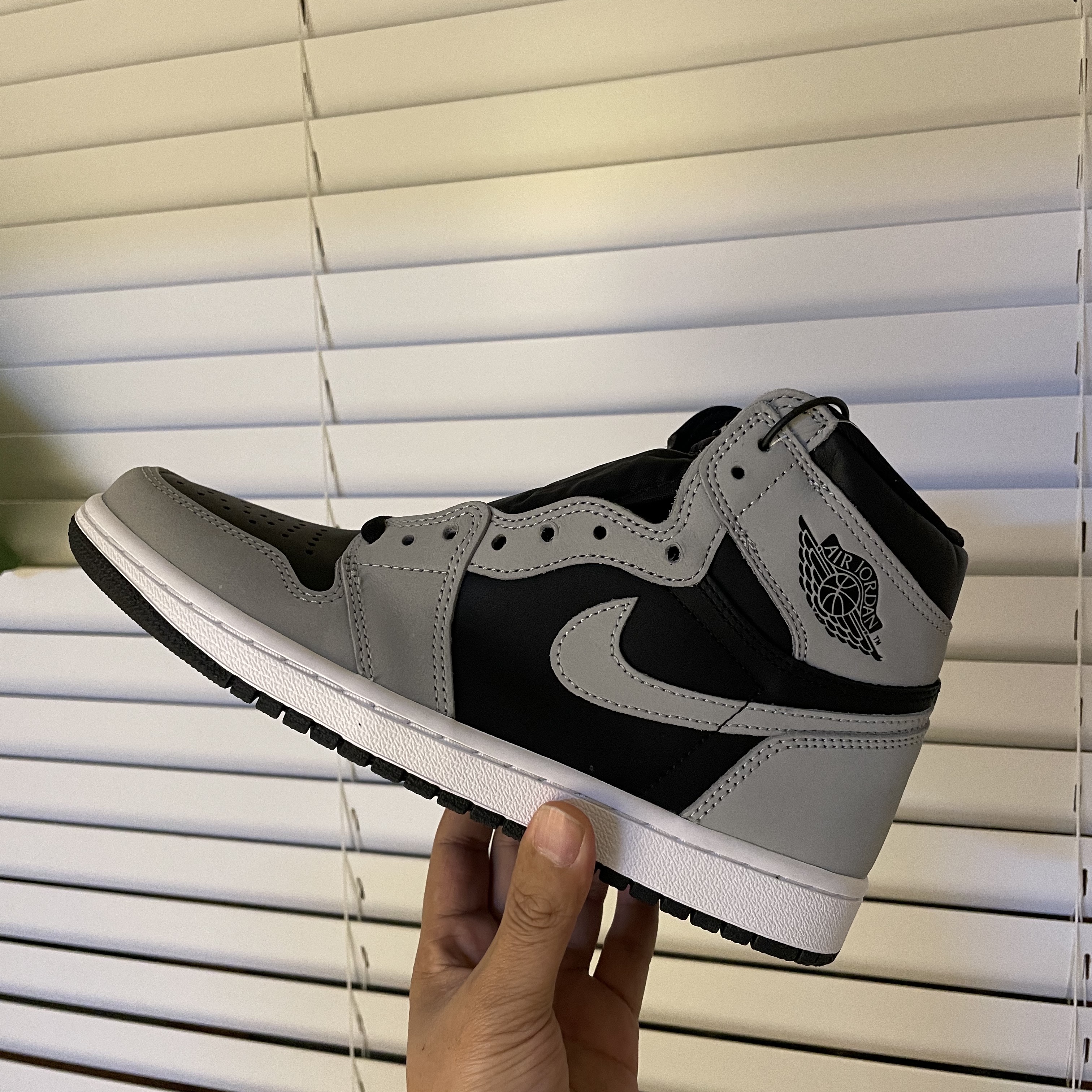 Jordan 1 Retro High OG Shadow 2.0 착용 스타일 - 1