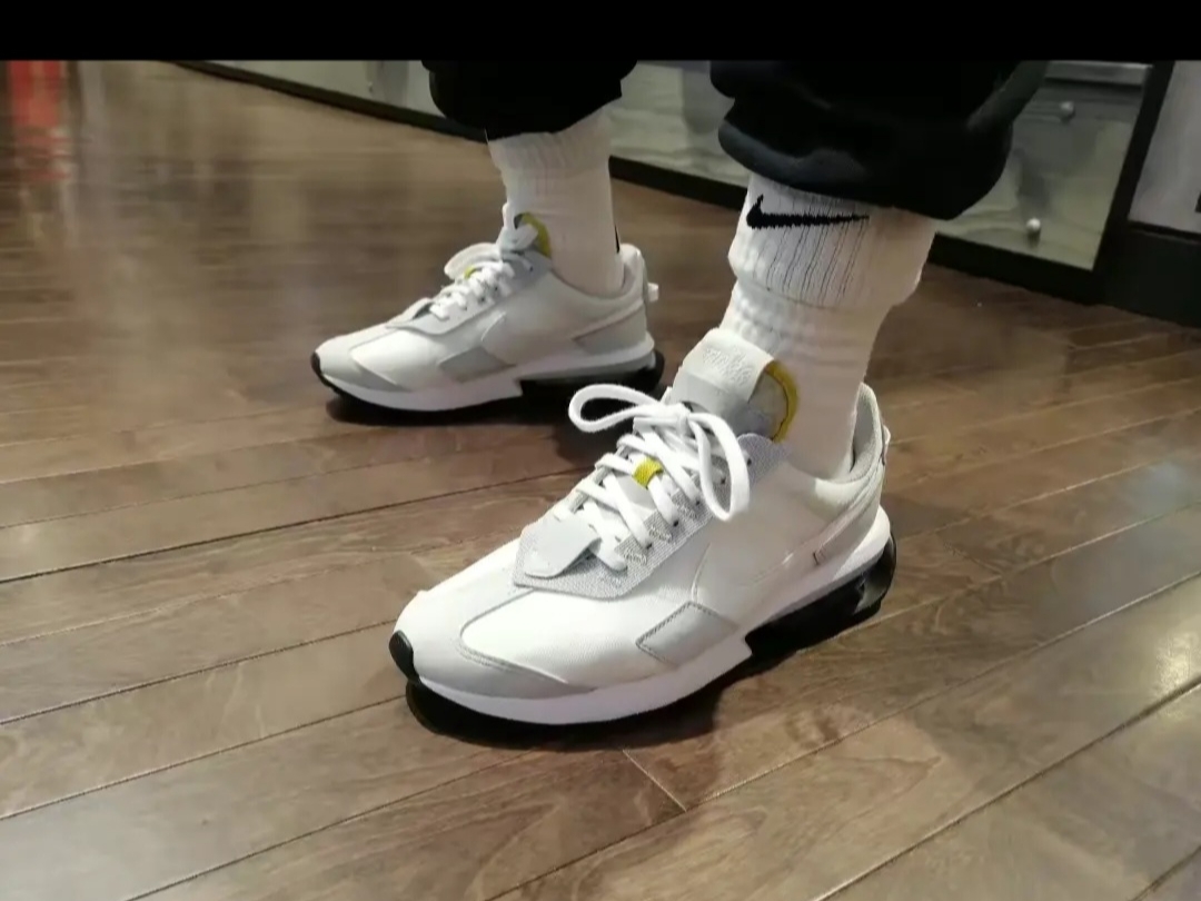 Nike Air Max Pre-Day Pure Platinum 착용 스타일 - 1