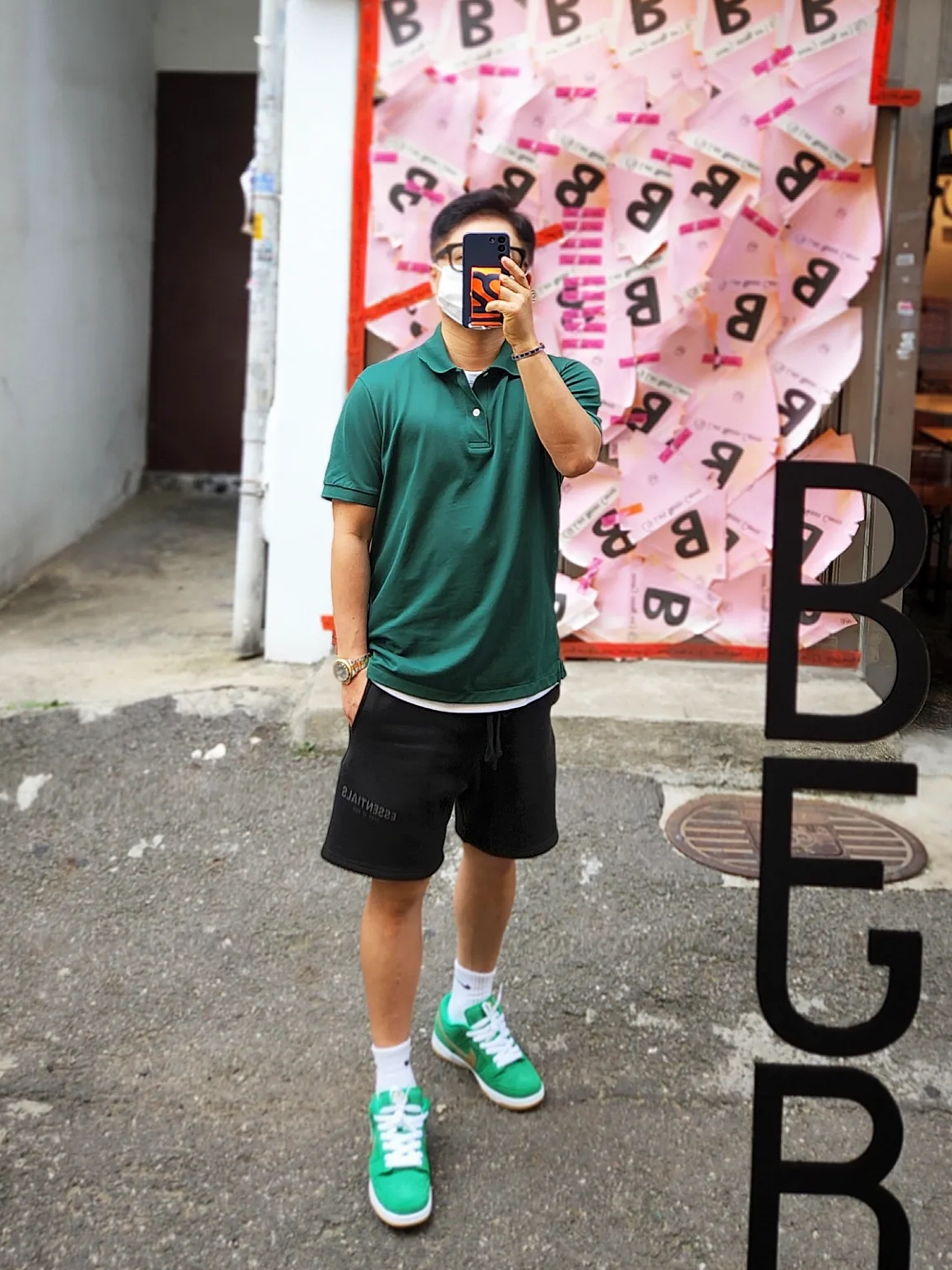 Nike SB Dunk Low Pro Shamrock, Essentials Sweatshorts Black - 21SS 착용 스타일 - 1