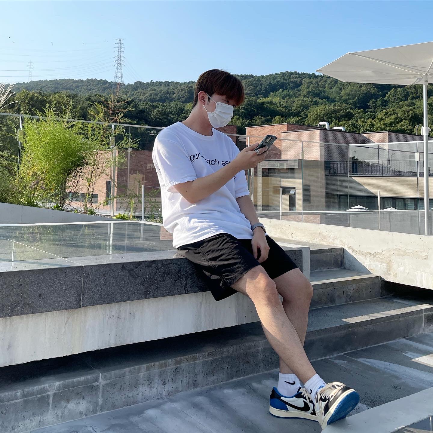 Stussy x CDG Laguna Beach T-Shirt White, Jordan 1 x Travis Scott x Fragment Retro Low OG SP Military Blue ์ฐฉ์ฉ ์คํ์ผ