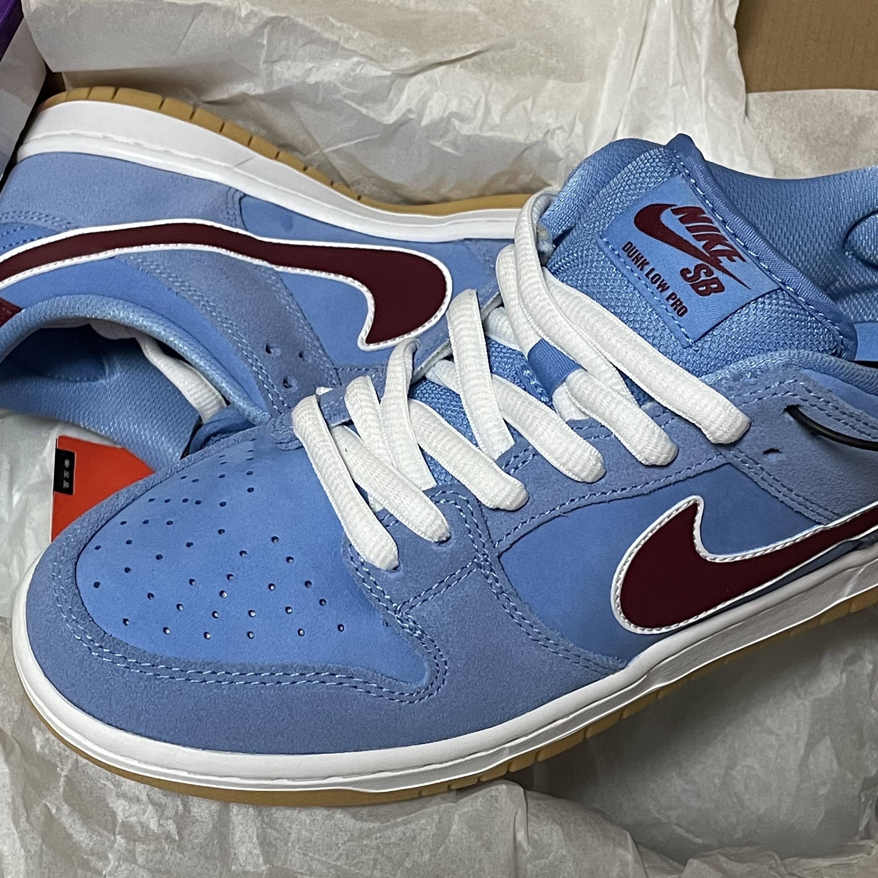 Nike SB Dunk Low Premium Valor Blue and Team Maroon 착용 스타일