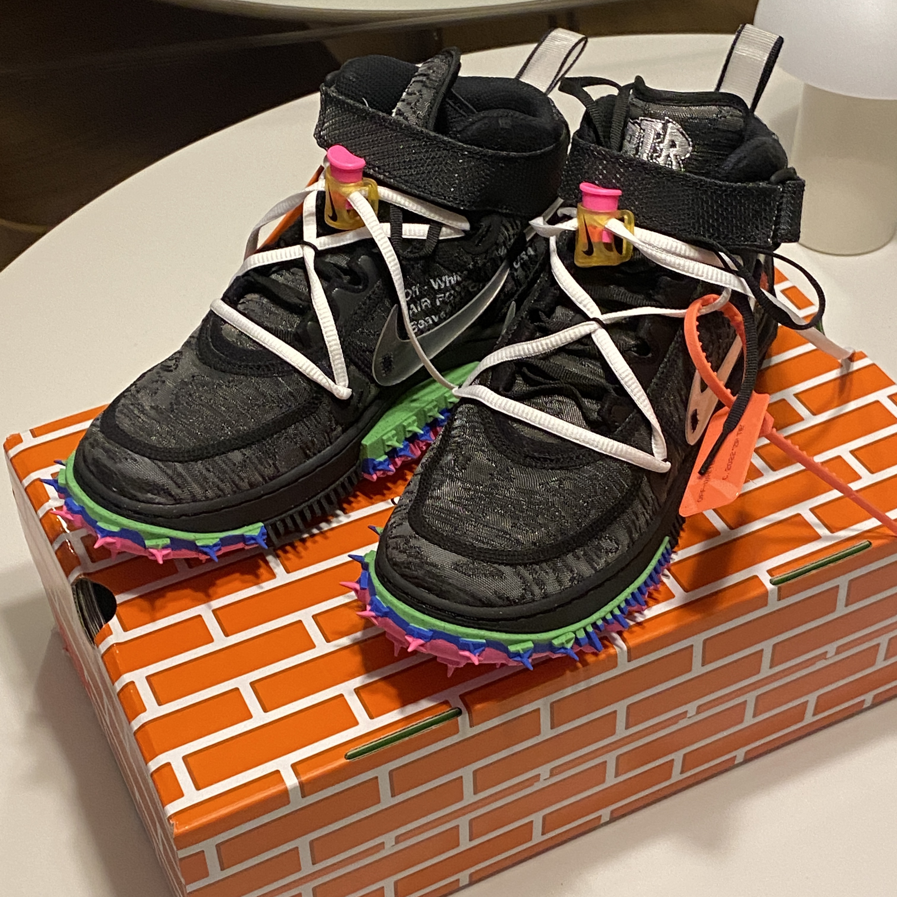 Nike x Off-White Air Force 1 Mid SP Black 착용 스타일 - 3