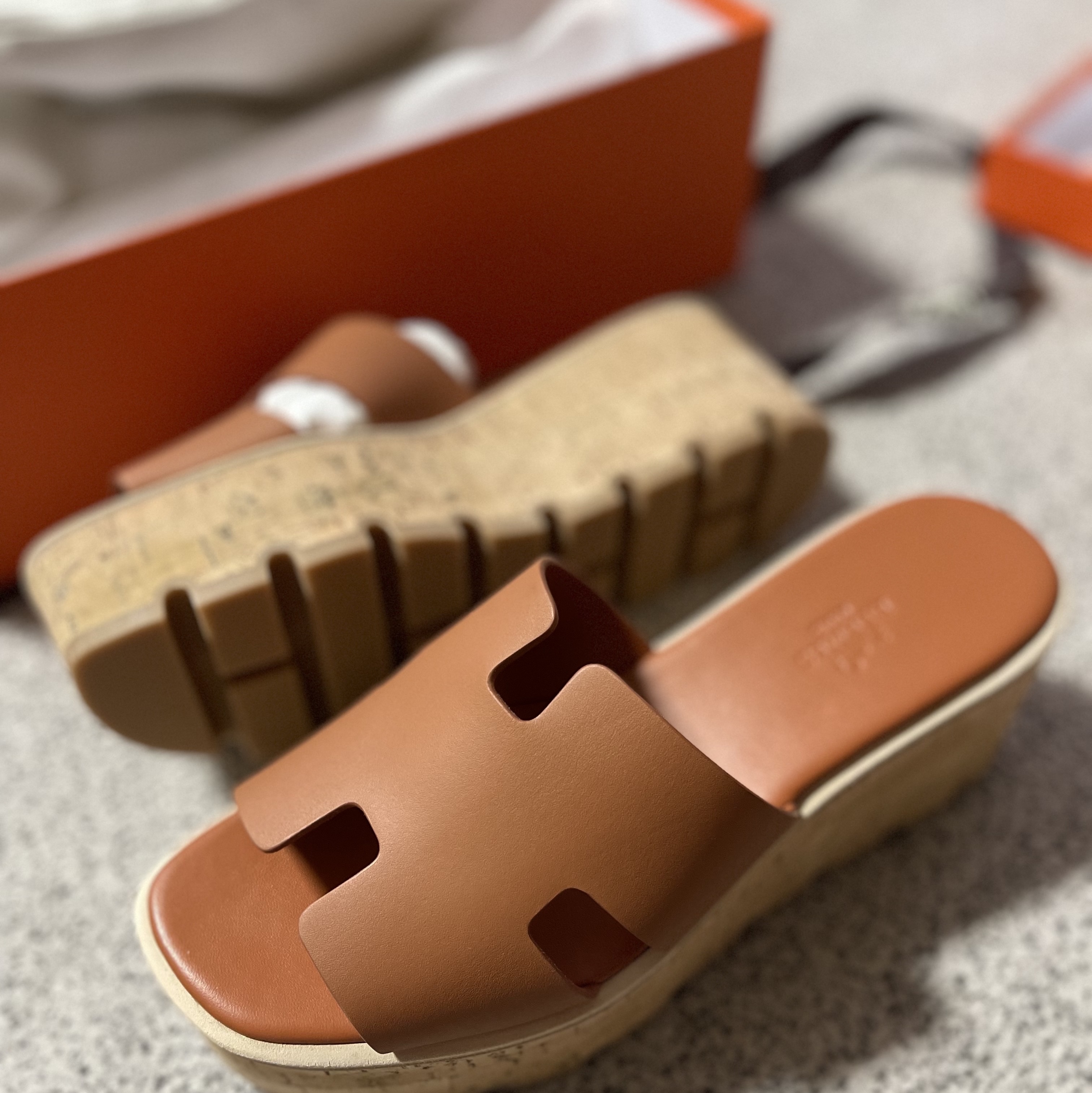(W) Hermes Eze 30 Sandal Calfskin & Marron Glaise 착용 스타일
